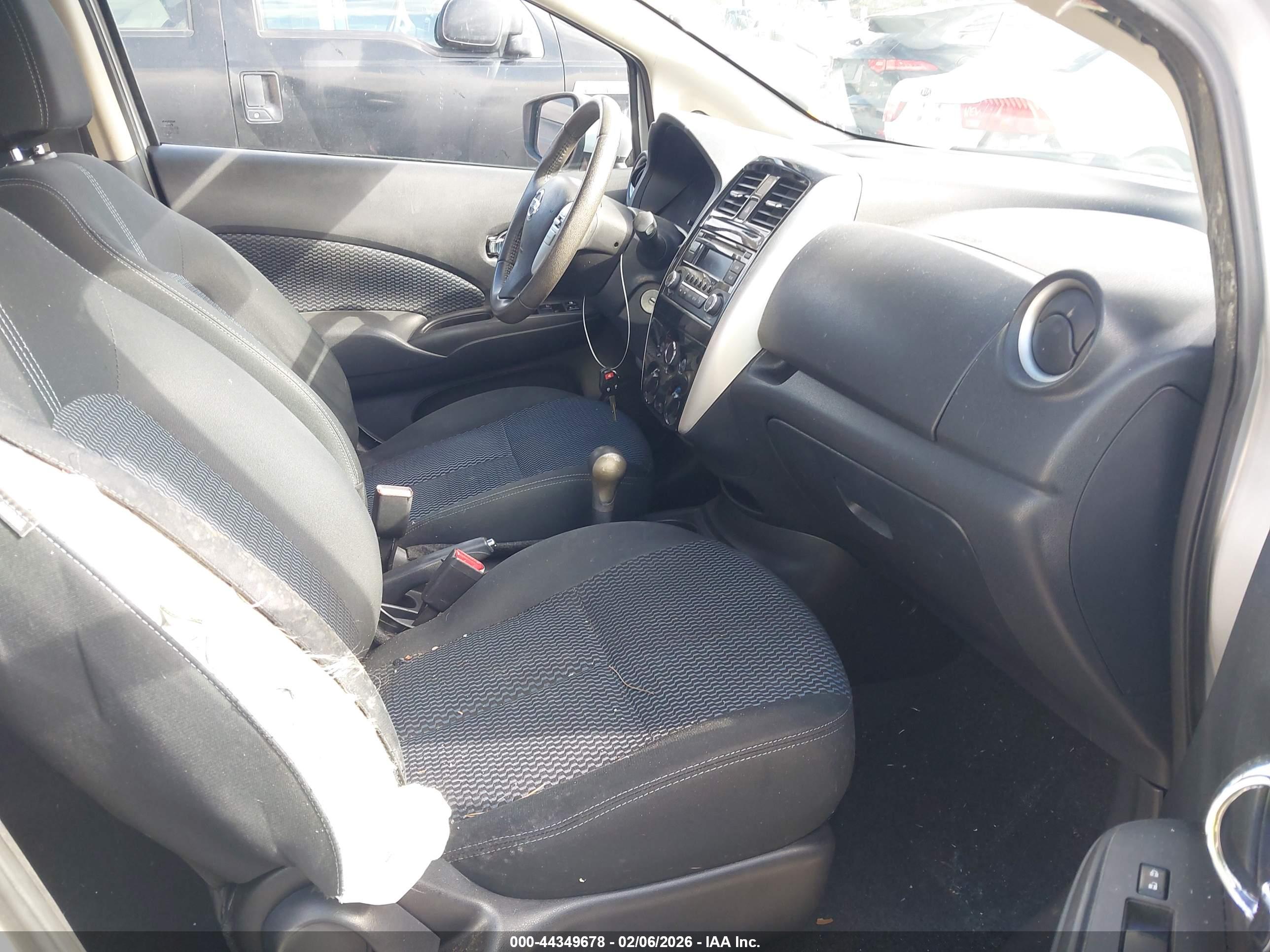 NISSAN VERSA image 5