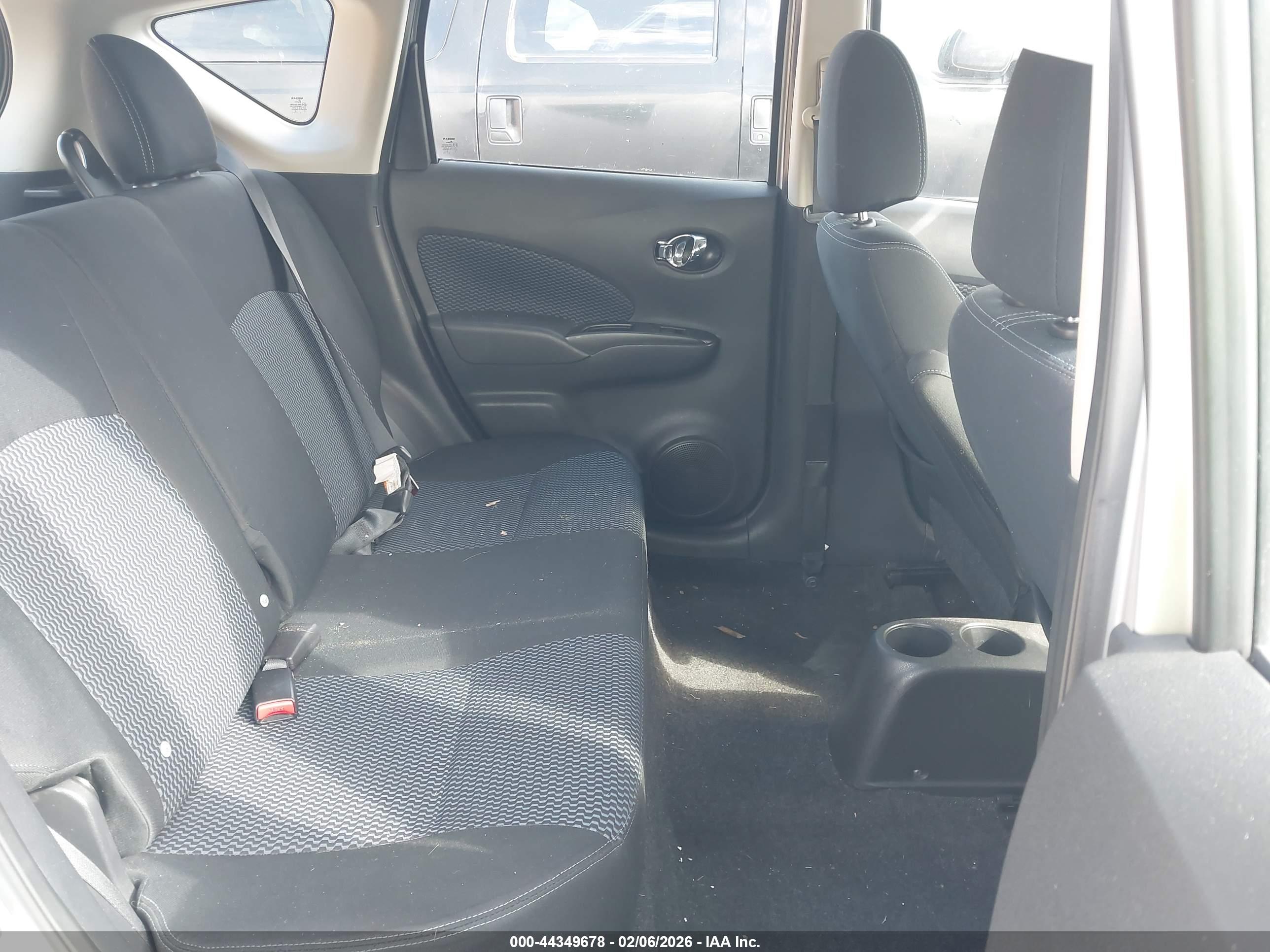 NISSAN VERSA image 8