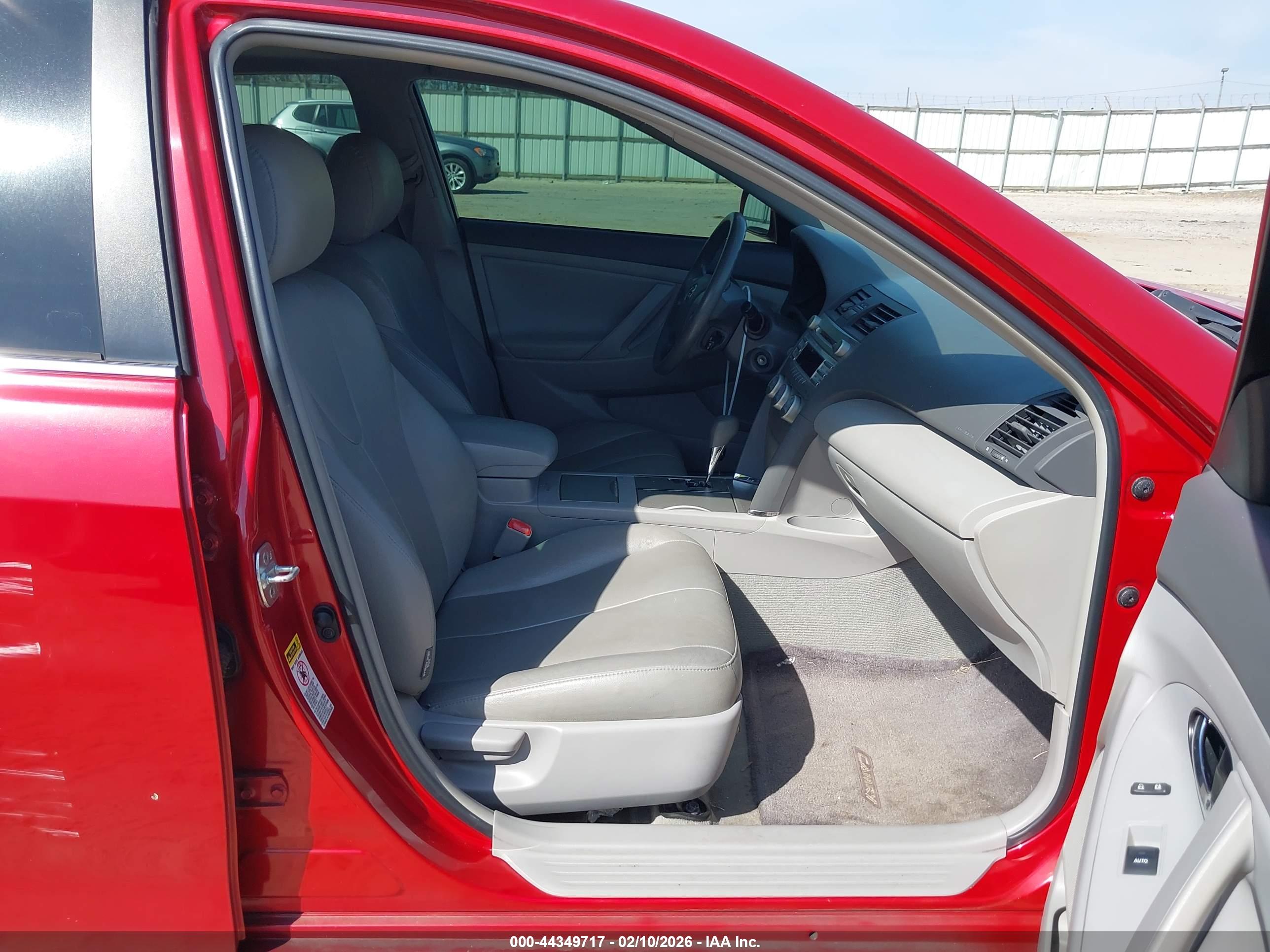 TOYOTA CAMRY image 5
