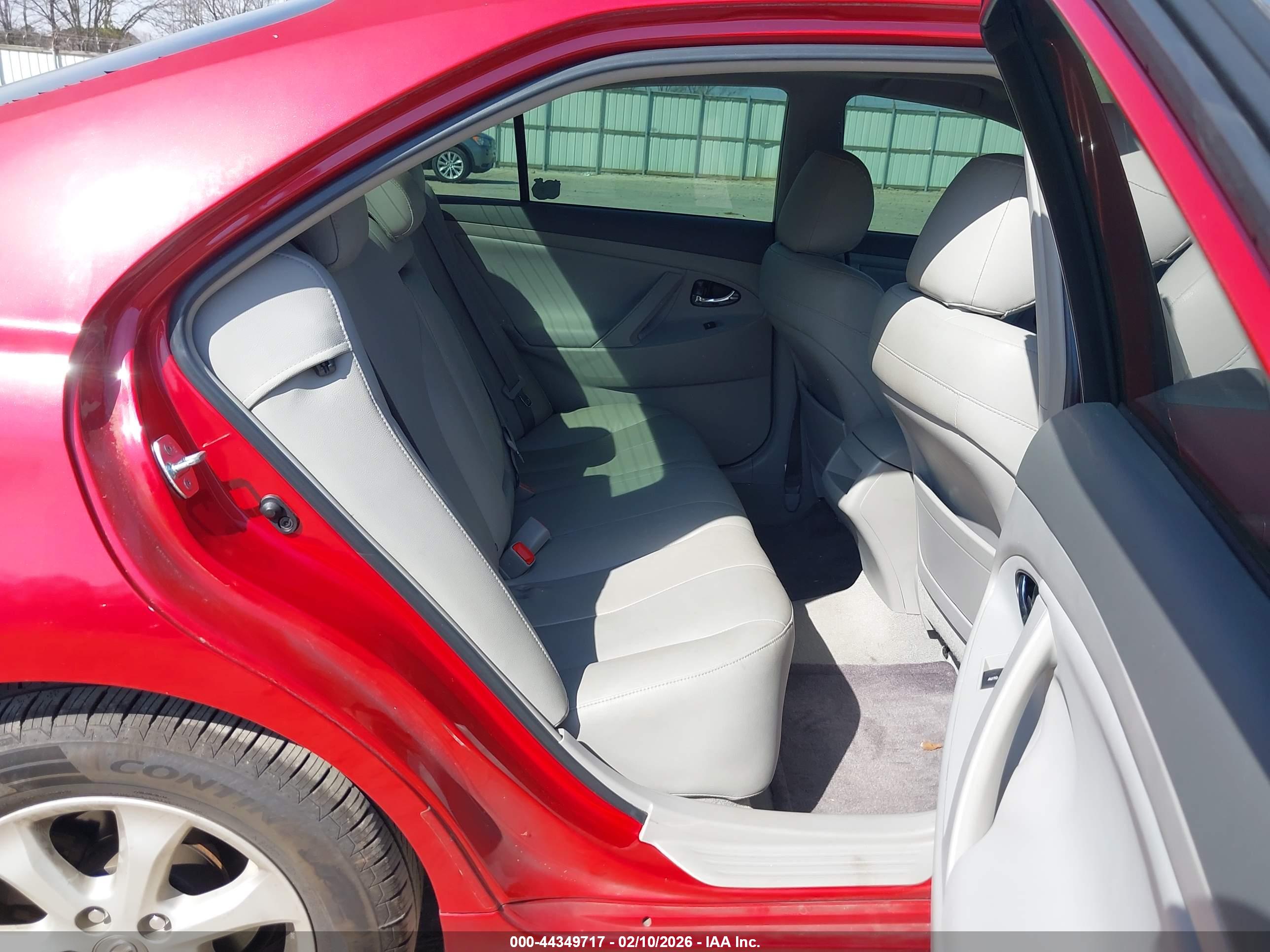 TOYOTA CAMRY image 8