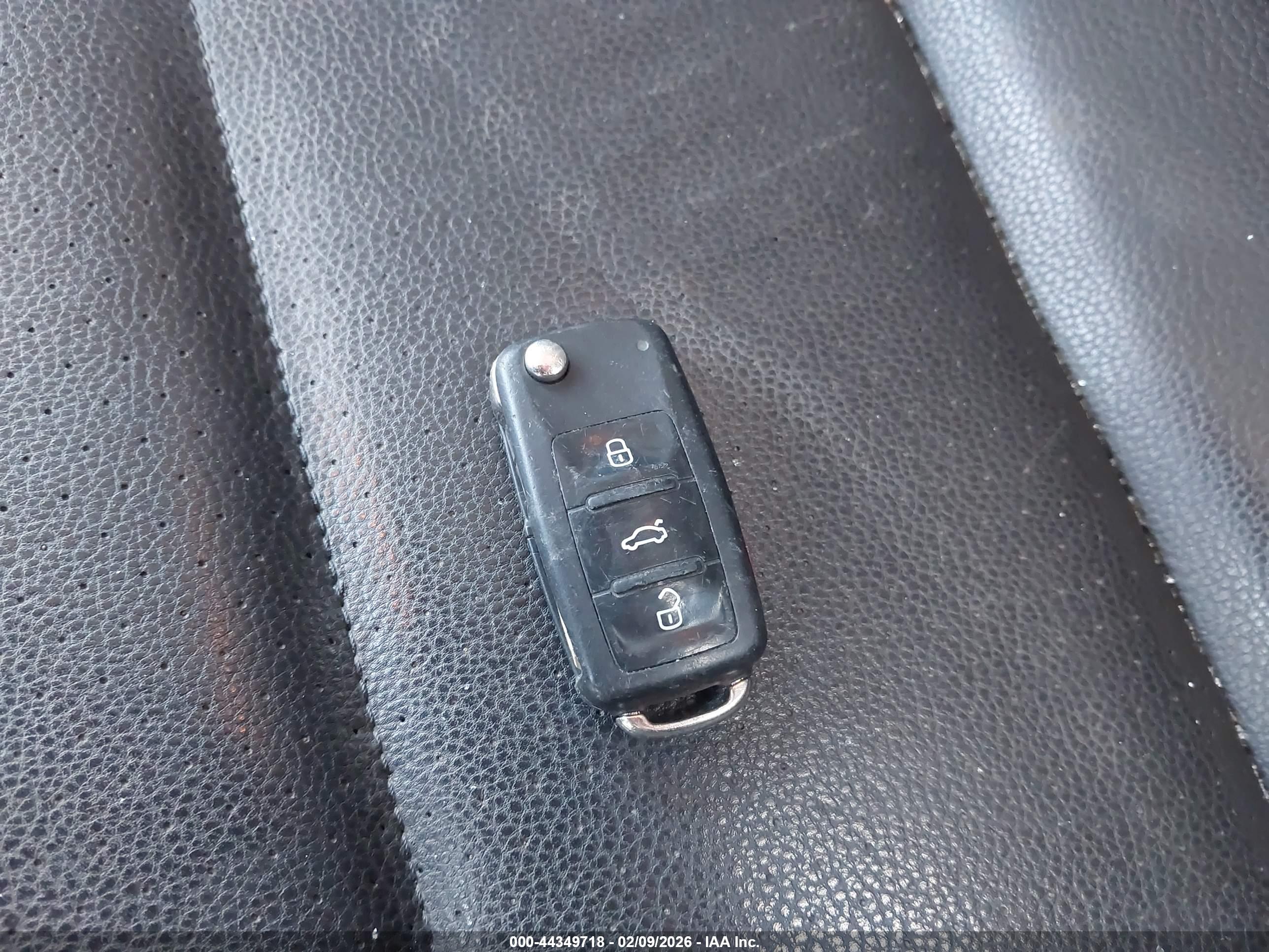 VOLKSWAGEN TIGUAN image 11