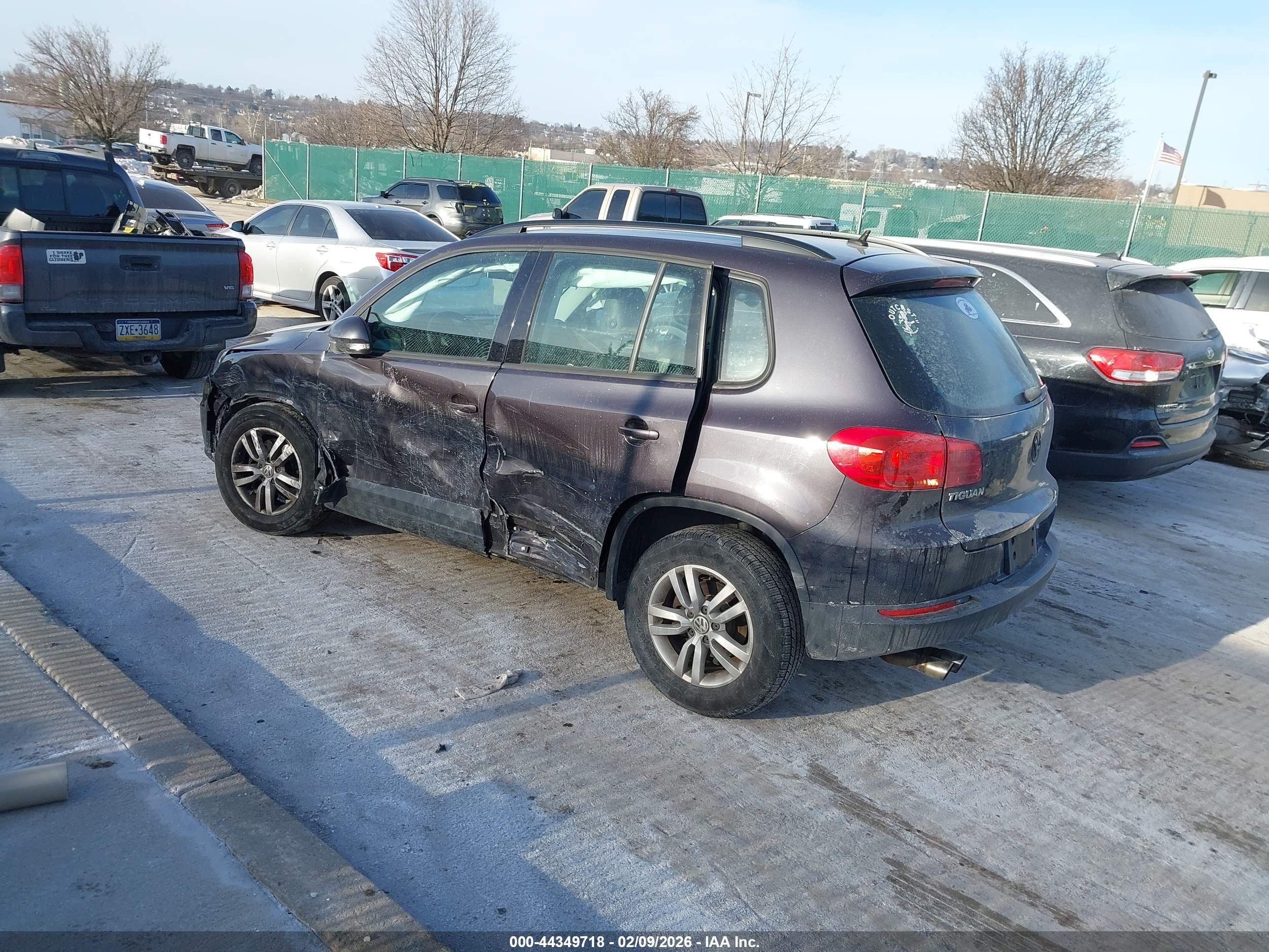 VOLKSWAGEN TIGUAN image 3