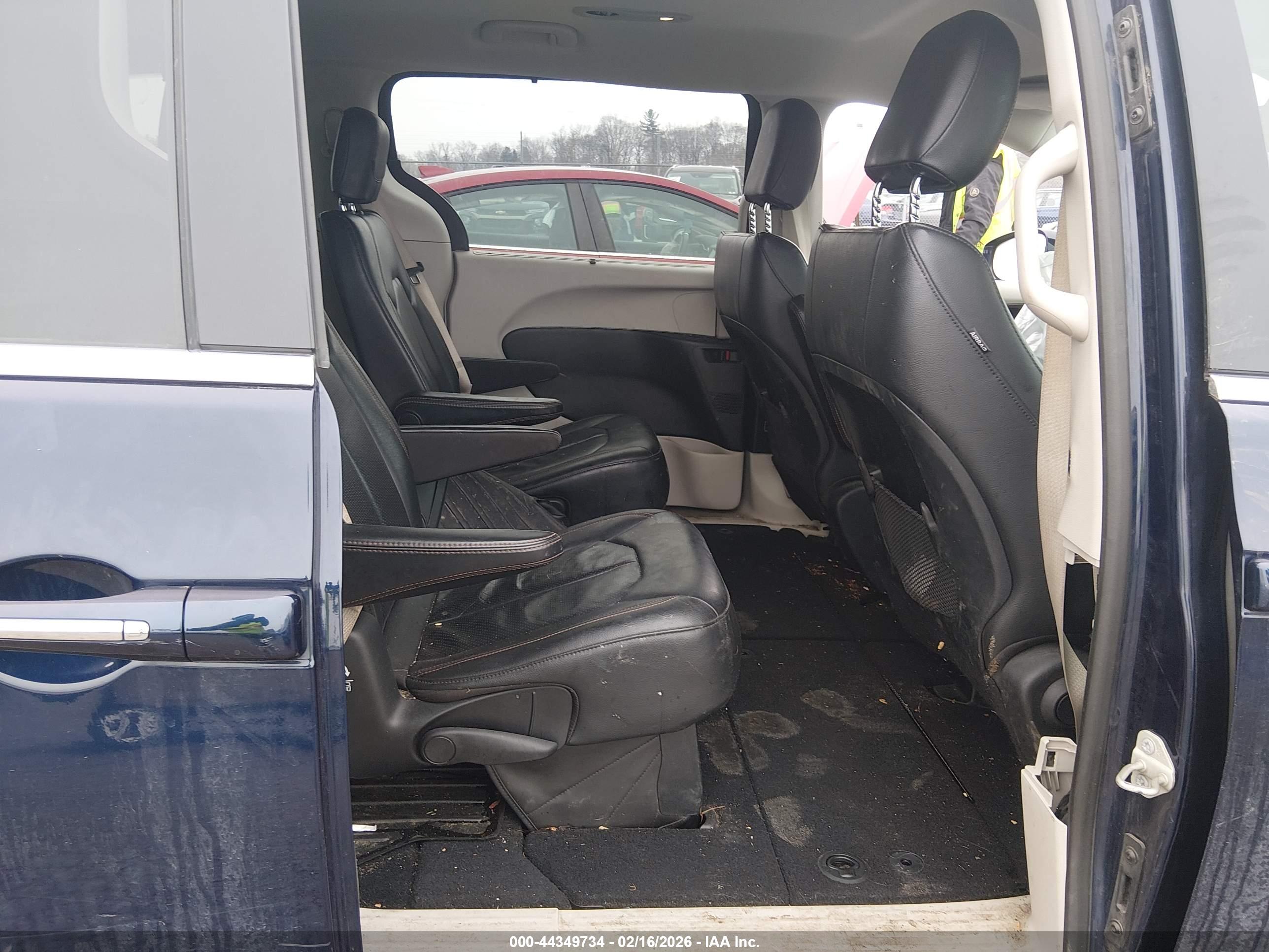 CHRYSLER PACIFICA image 8