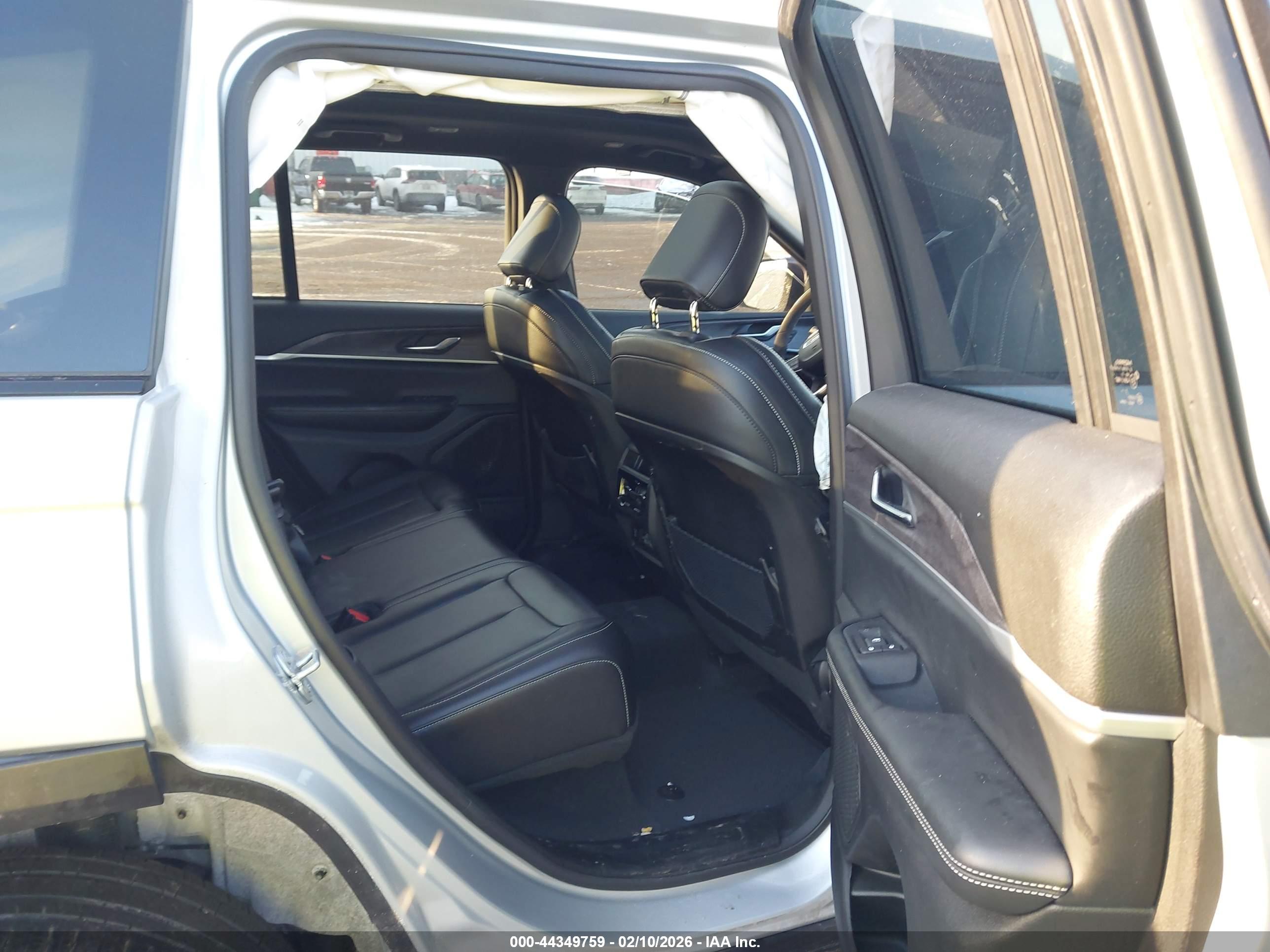 JEEP GRAND image 8