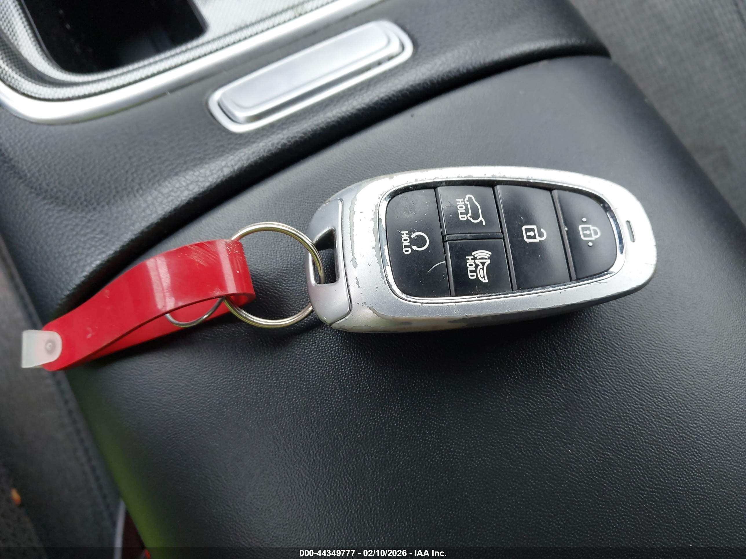 HYUNDAI SANTA image 11