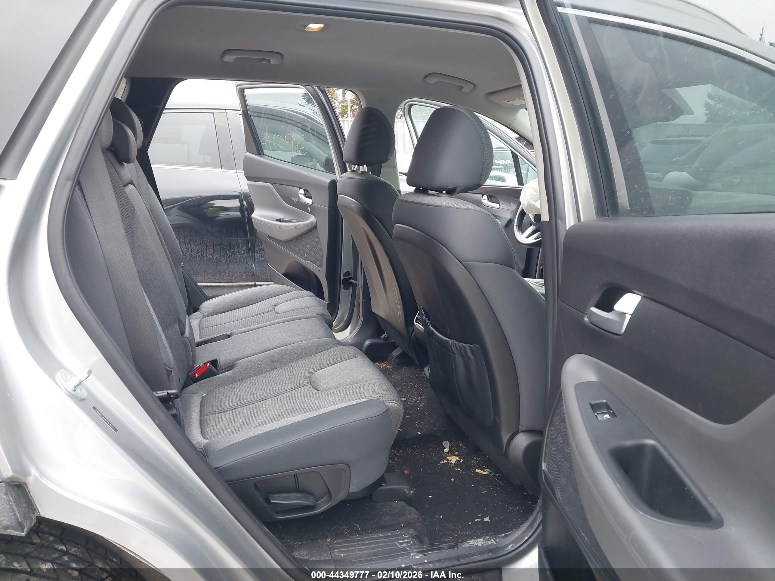 HYUNDAI SANTA image 8