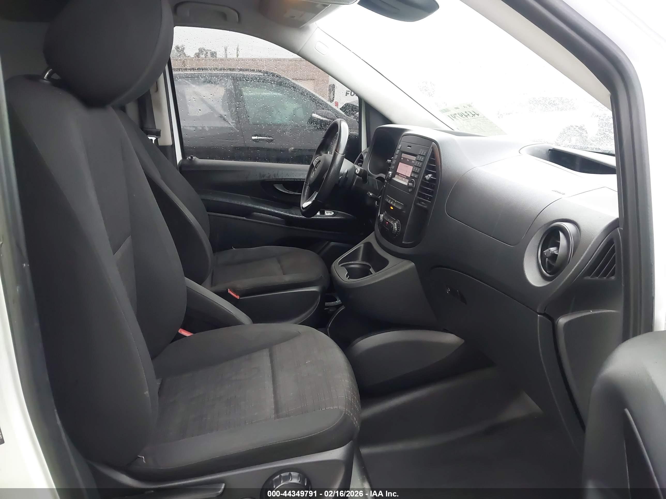 MERCEDES-BENZ METRIS image 5