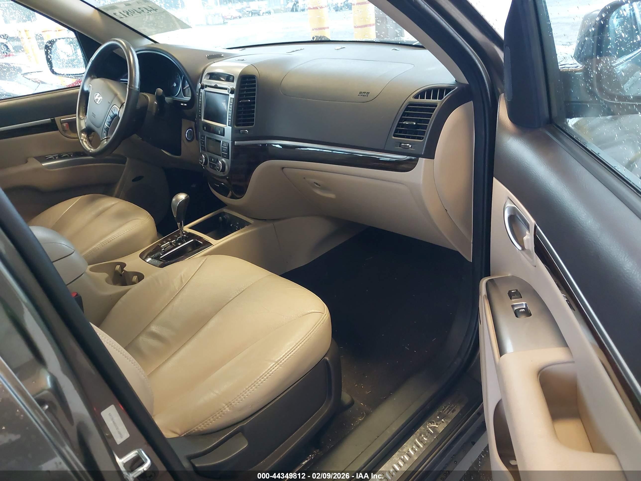 HYUNDAI SANTA image 5