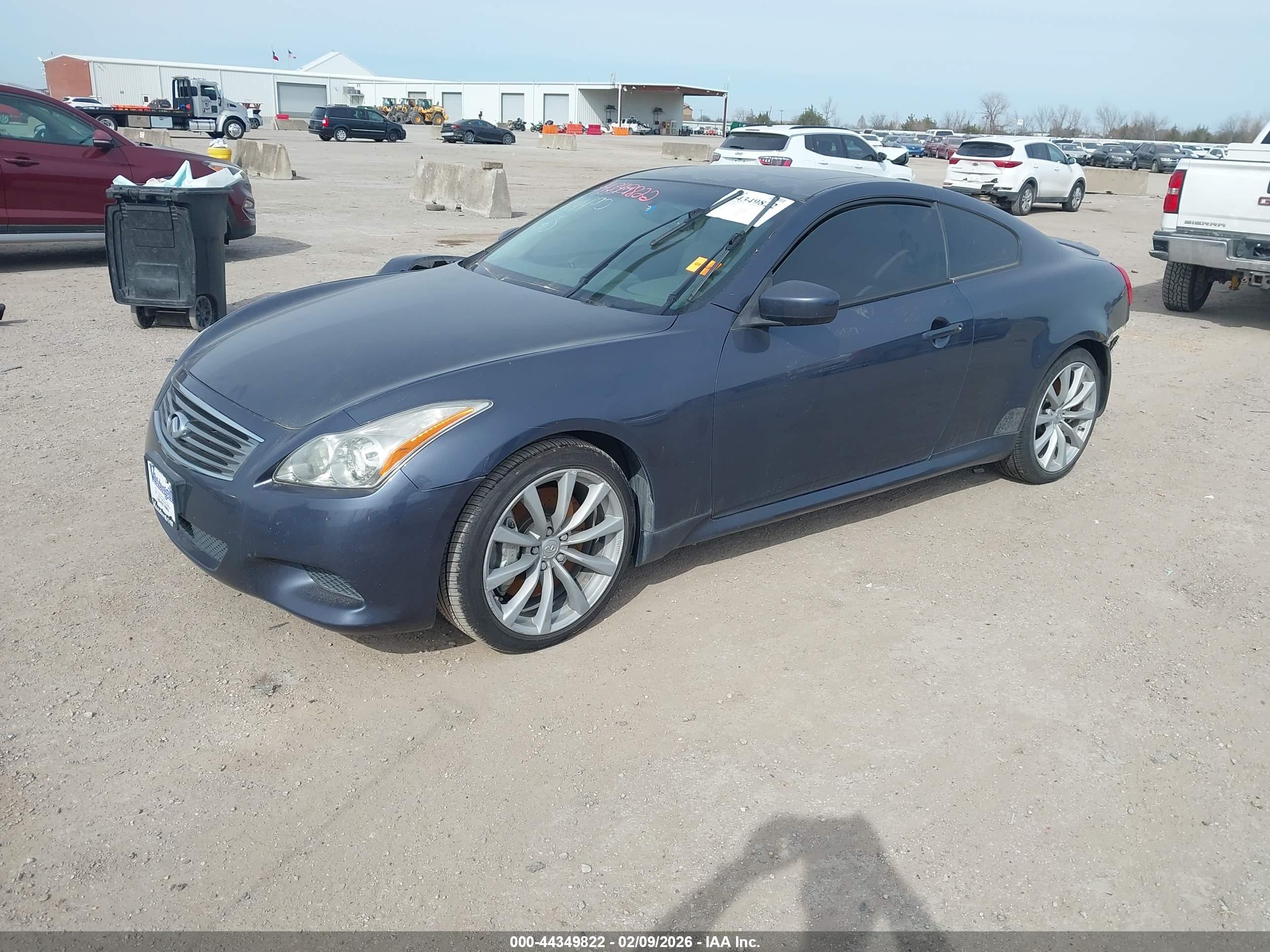 INFINITI G37 image 2