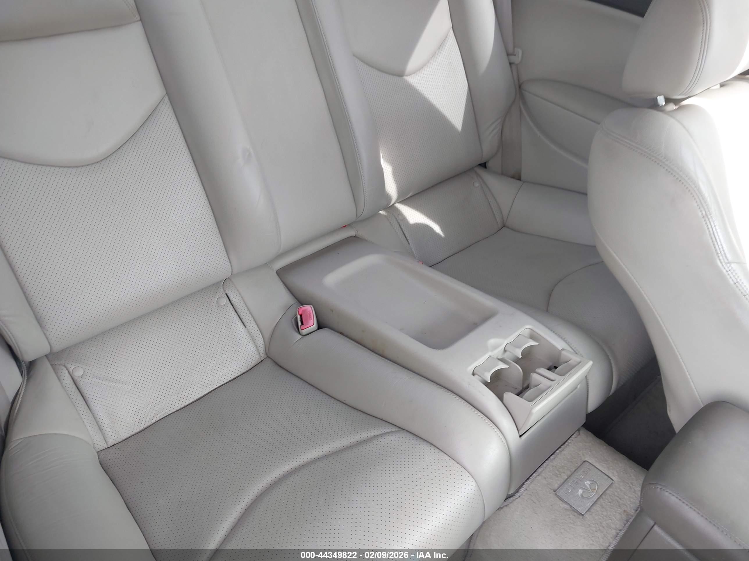 INFINITI G37 image 8