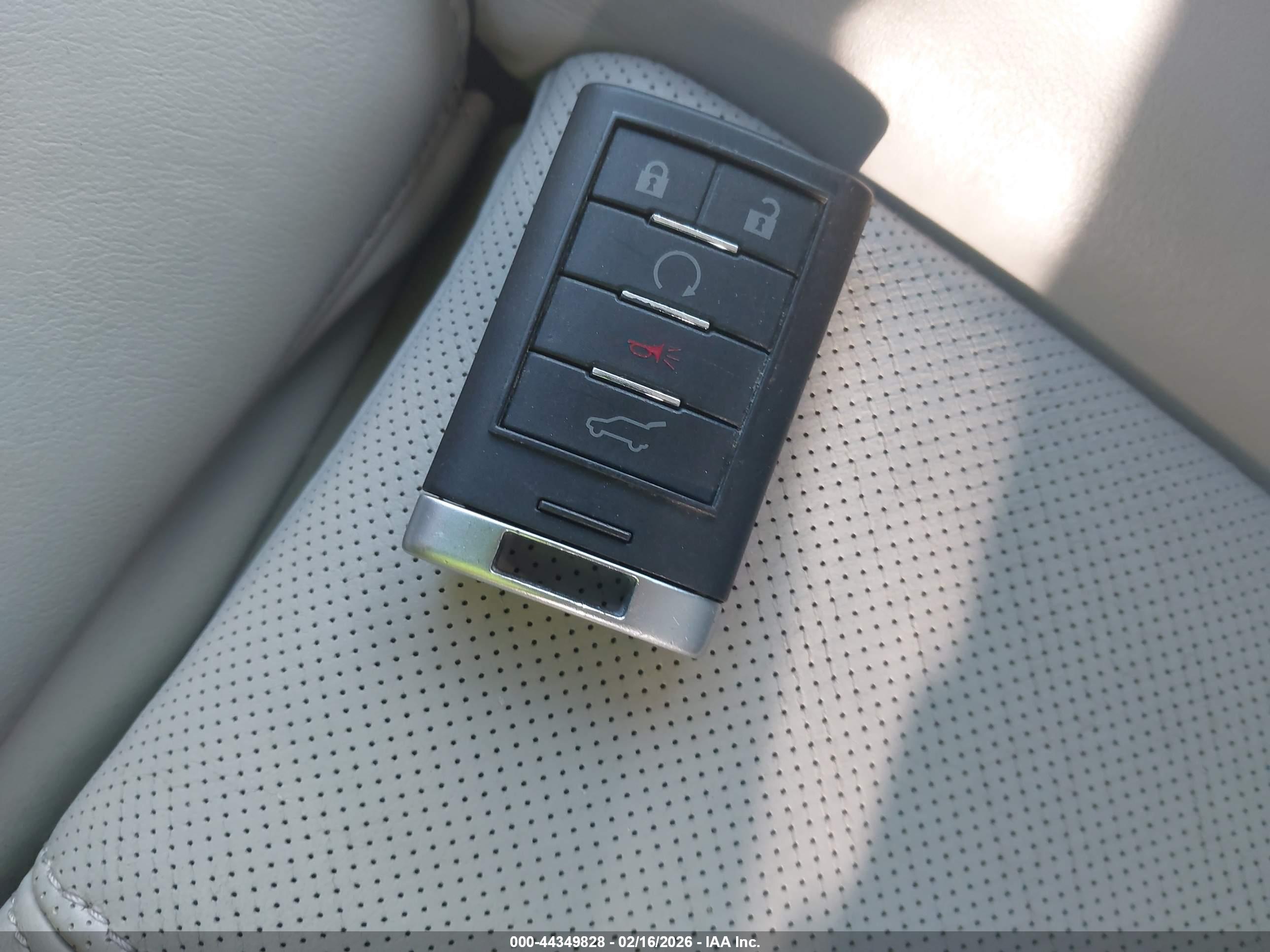 CADILLAC SRX image 11