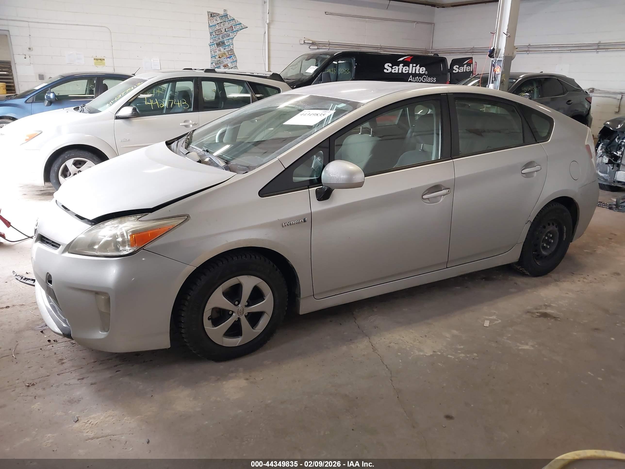 TOYOTA PRIUS image 2
