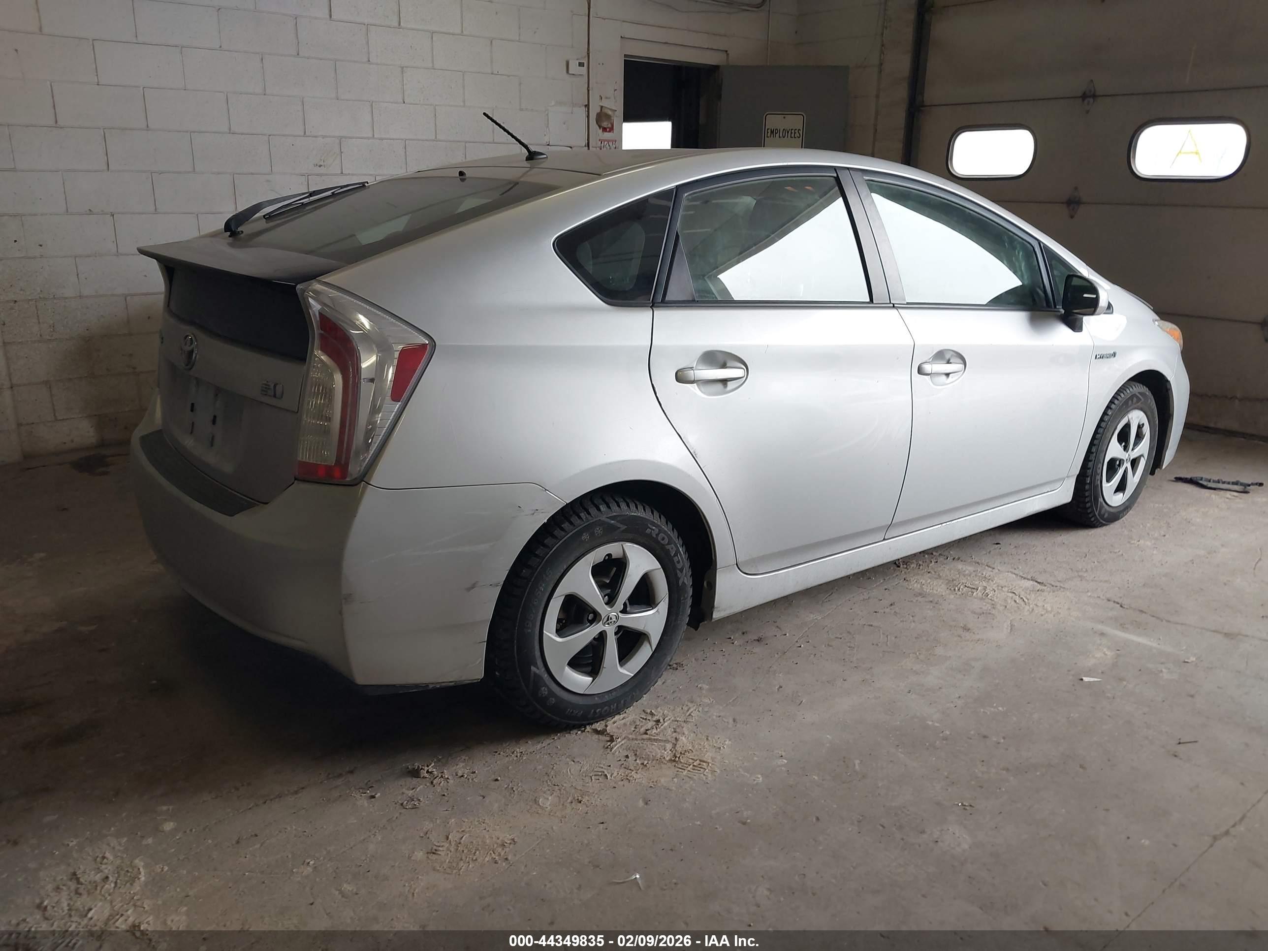 TOYOTA PRIUS image 4