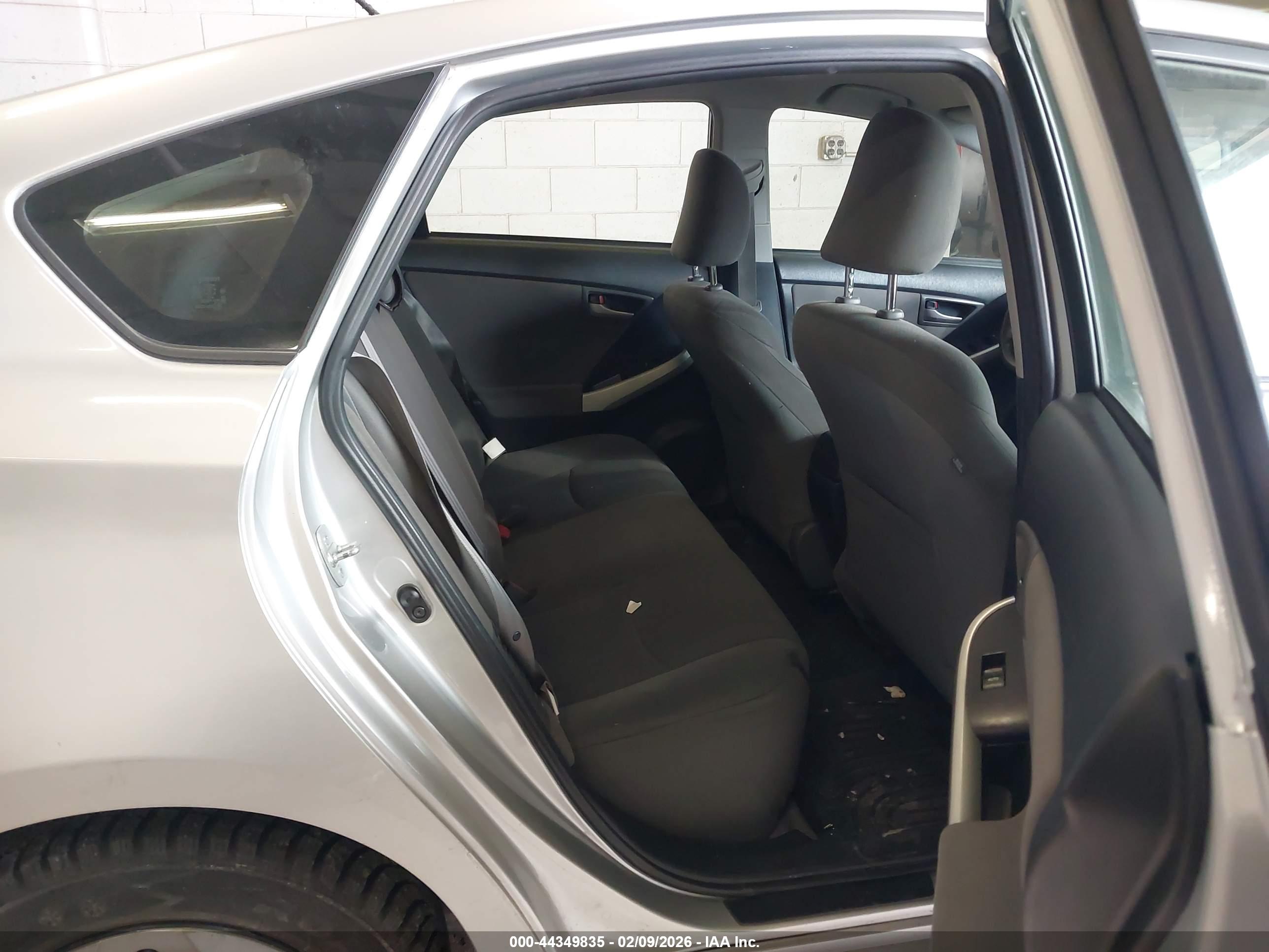 TOYOTA PRIUS image 8