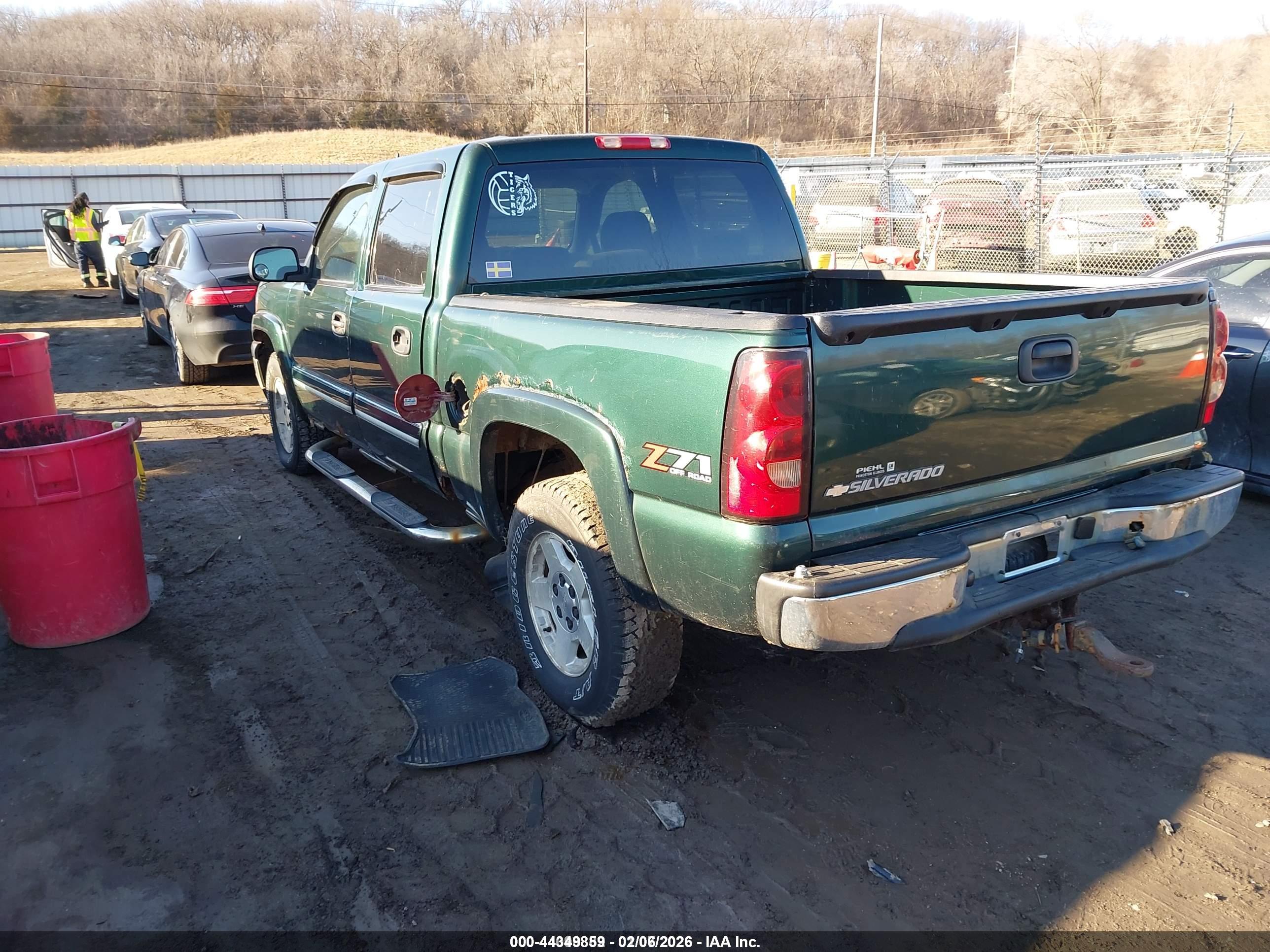 CHEVROLET SILVERADO image 3
