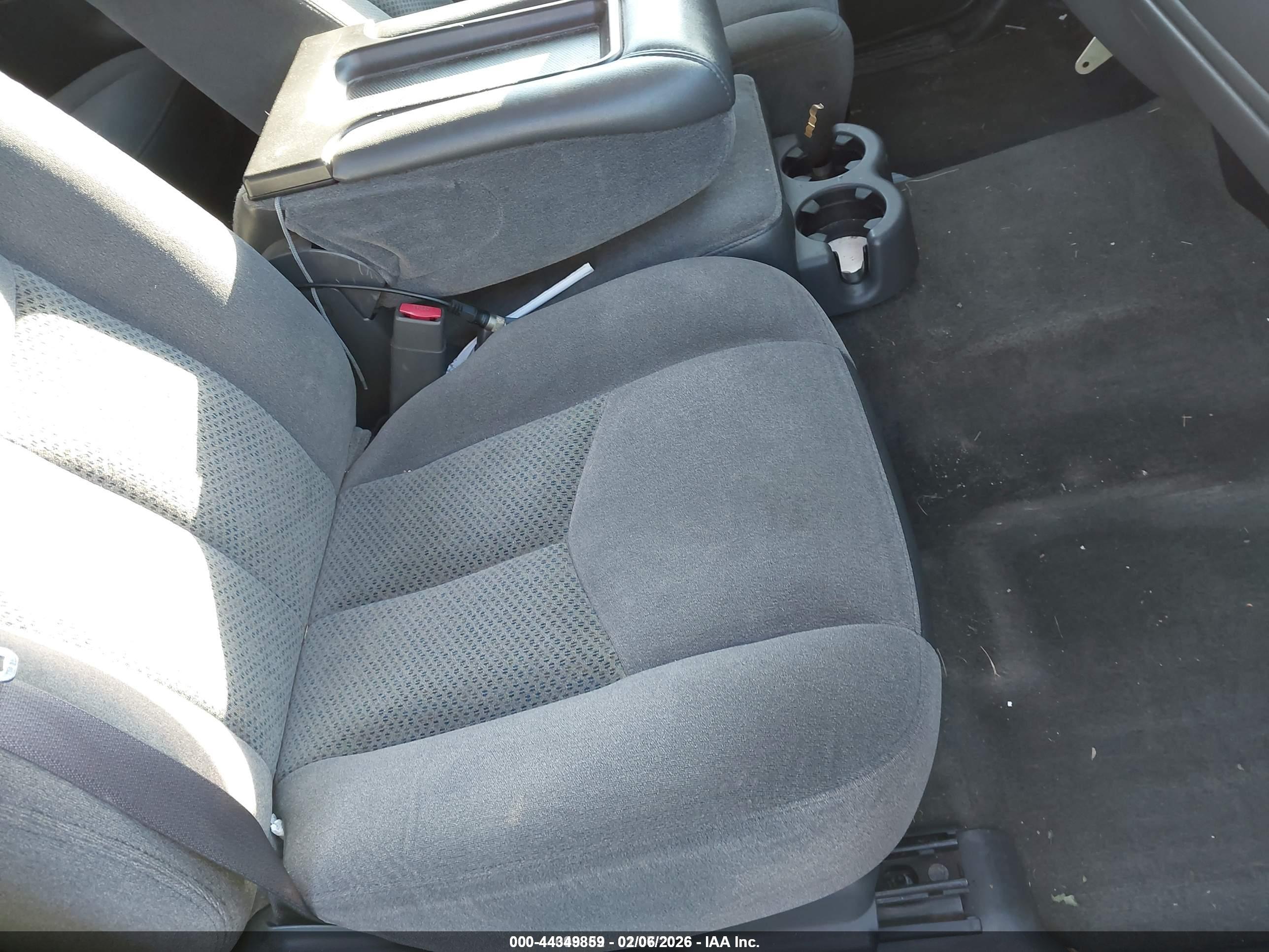 CHEVROLET SILVERADO image 5