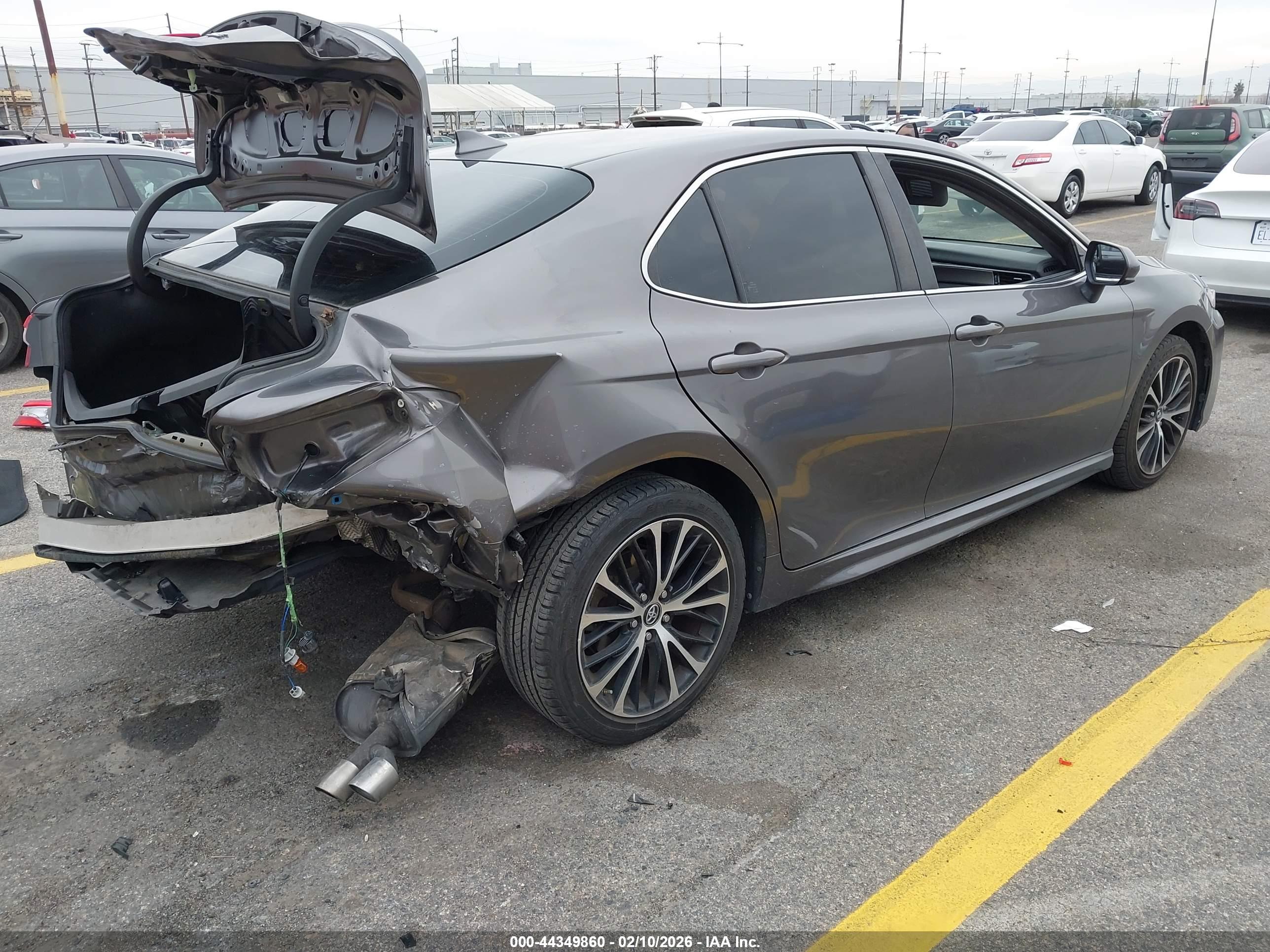 TOYOTA CAMRY image 4