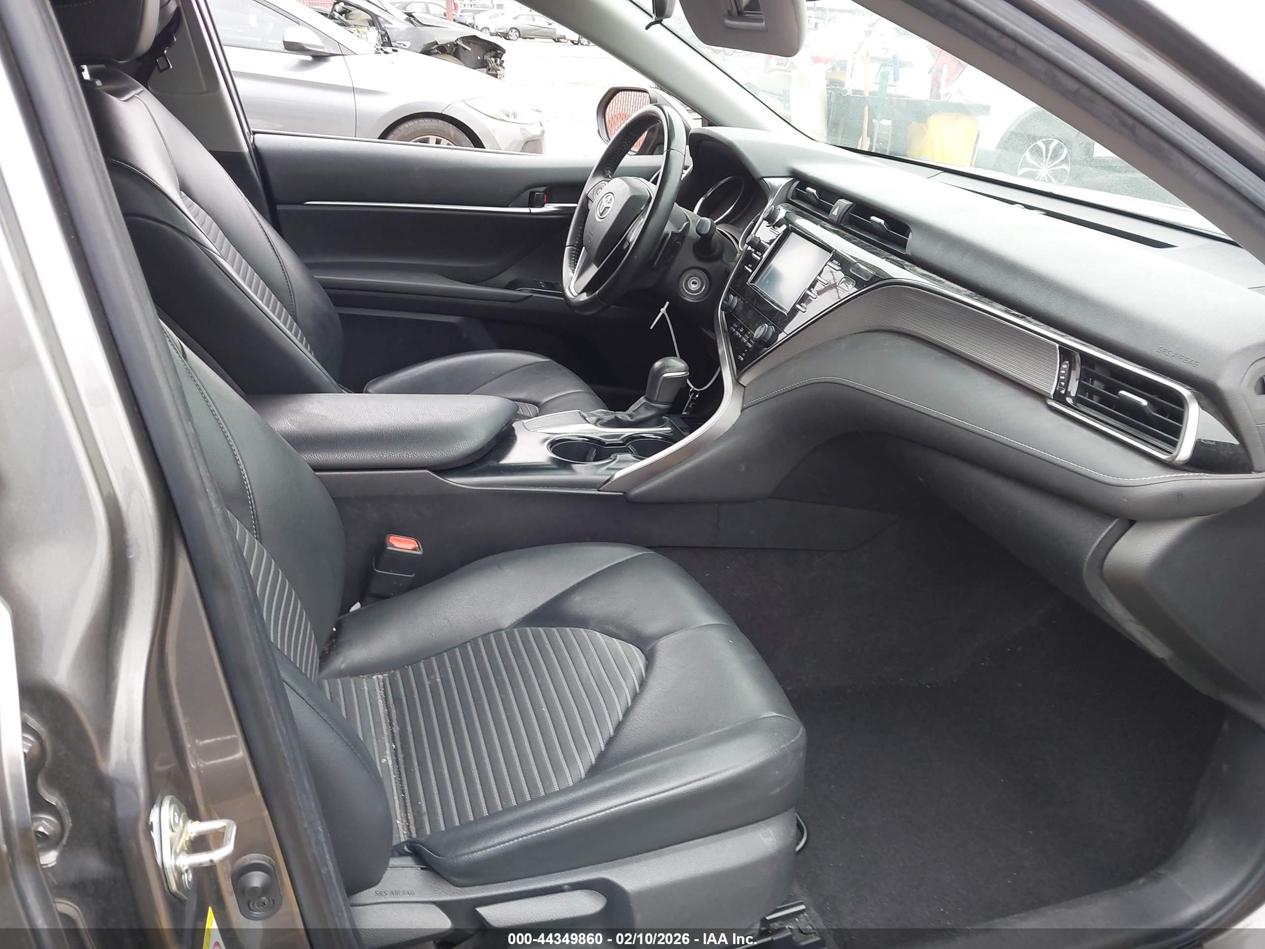TOYOTA CAMRY image 5