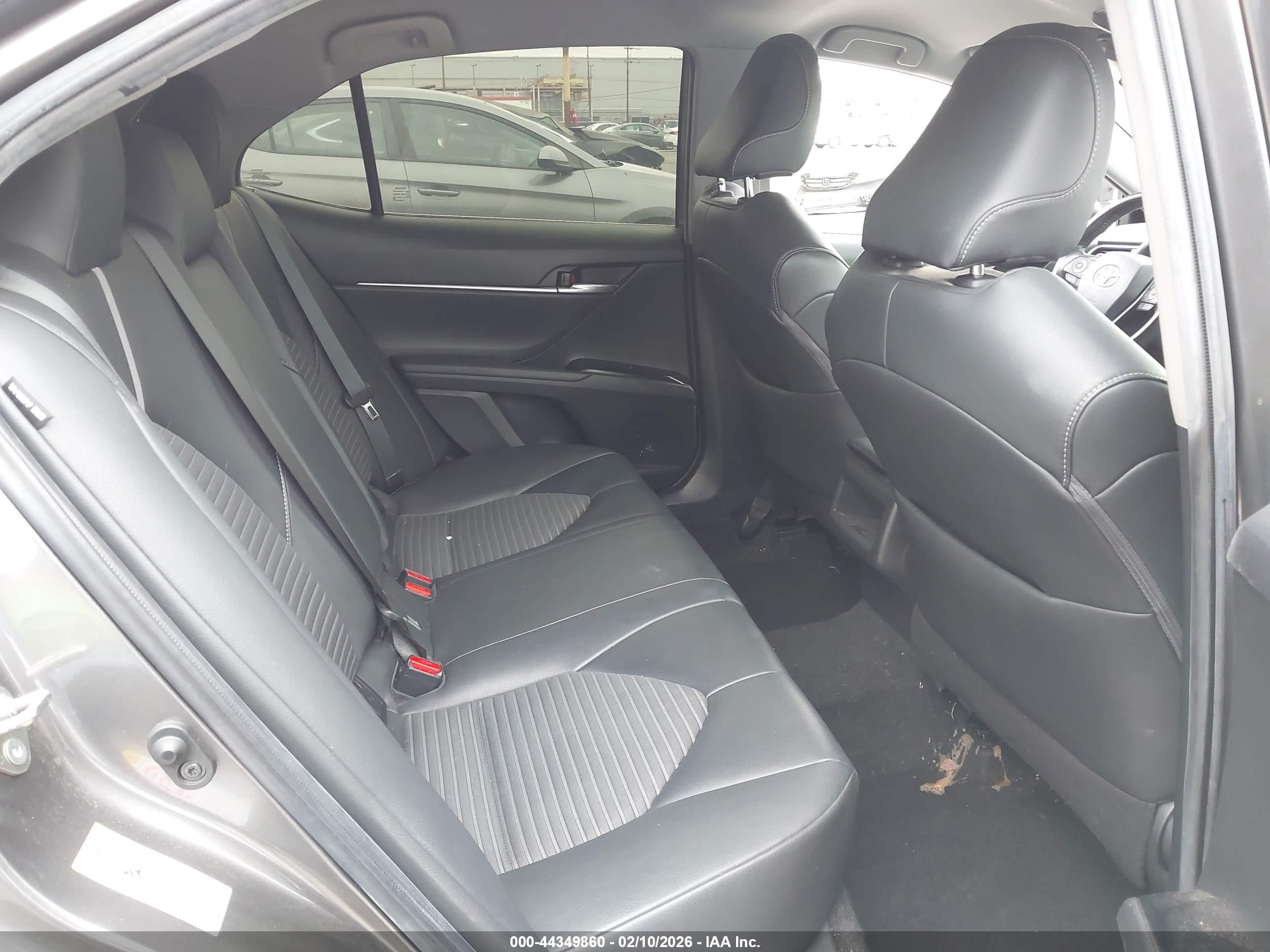TOYOTA CAMRY image 8