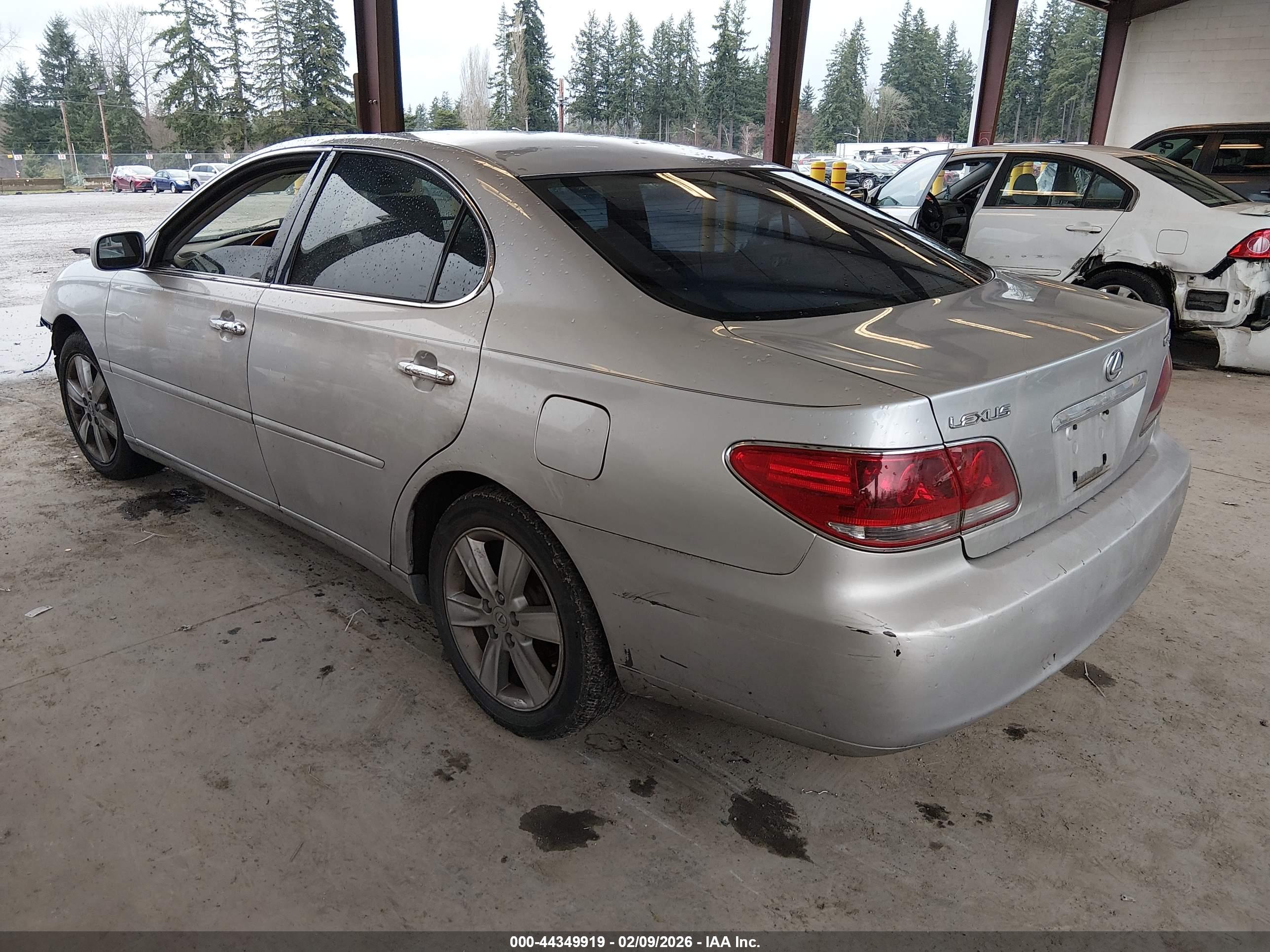 LEXUS ES image 3
