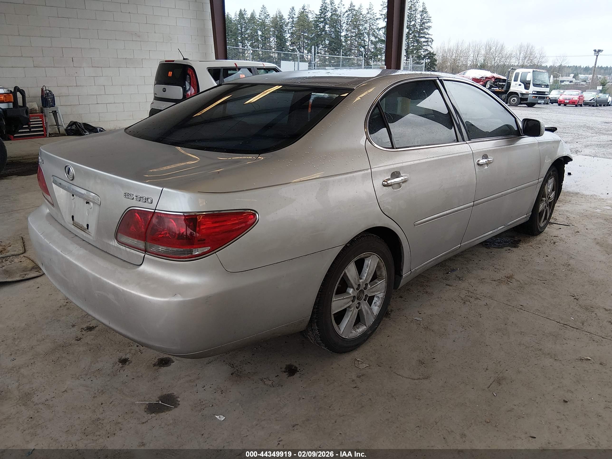 LEXUS ES image 4