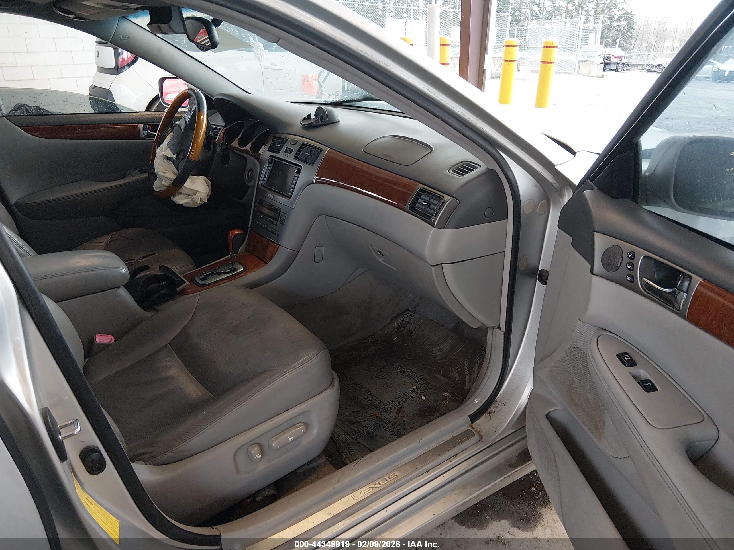 LEXUS ES image 5