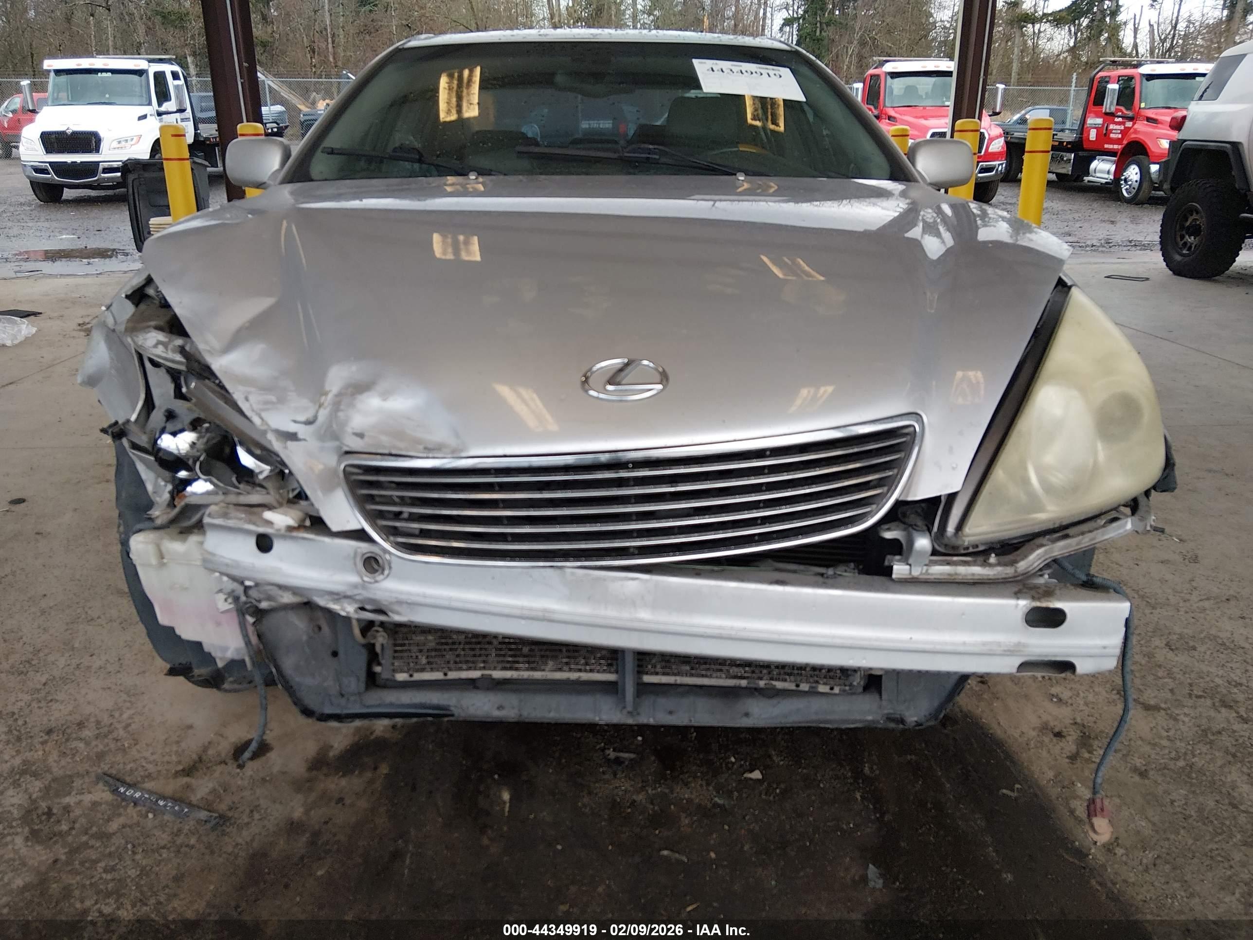 LEXUS ES image 6