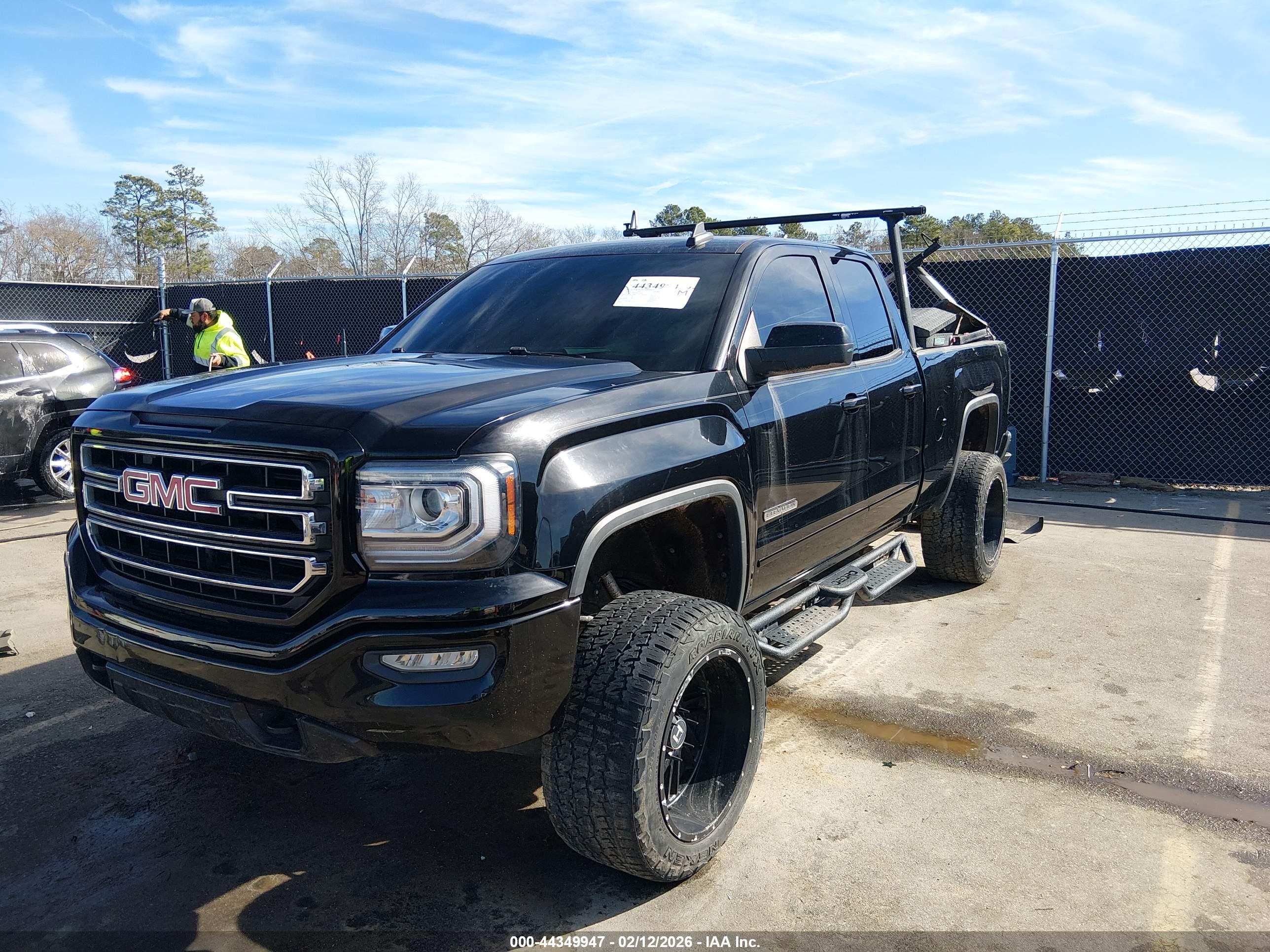 GMC SIERRA image 2