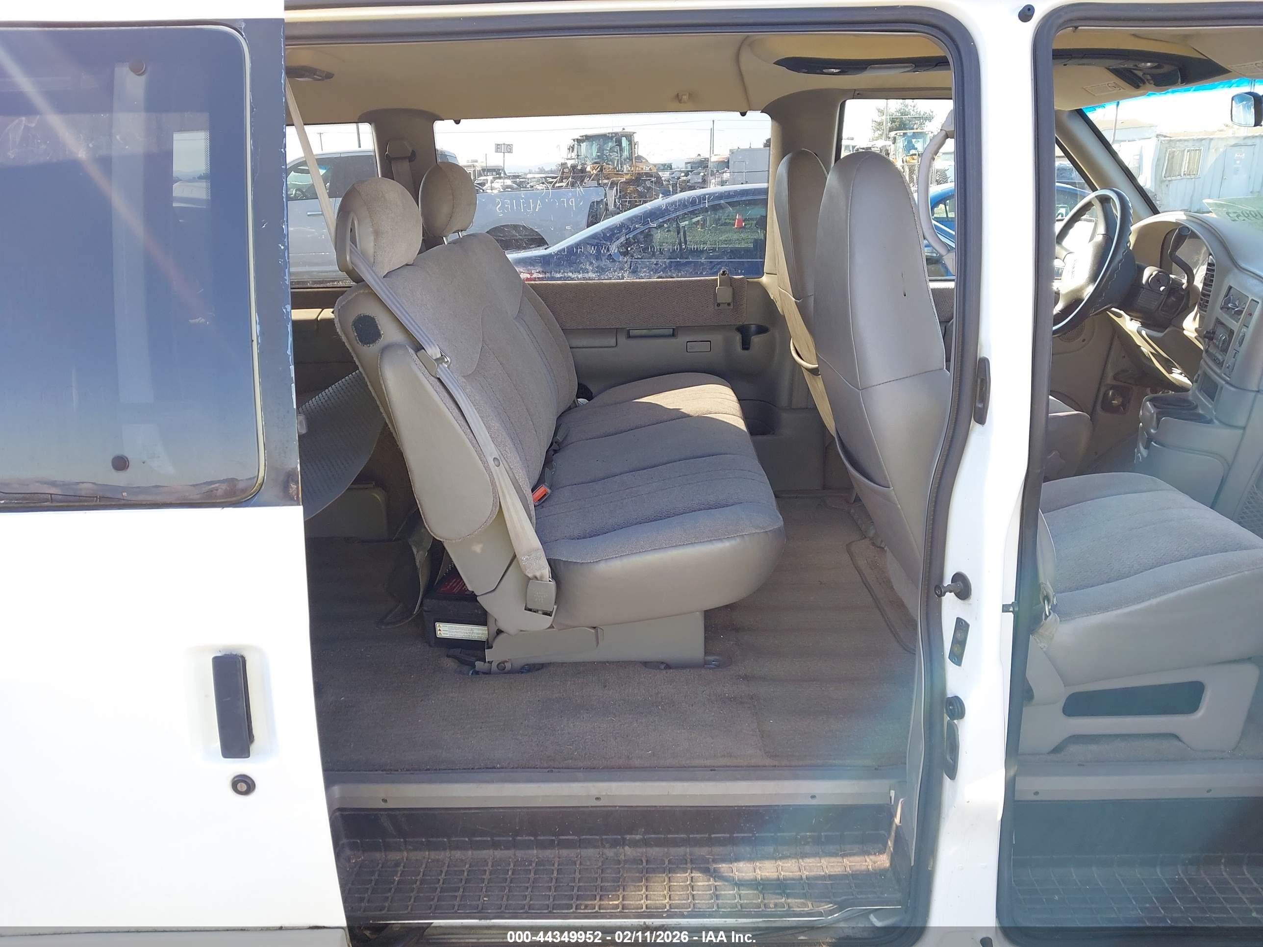 GMC SAFARI image 8