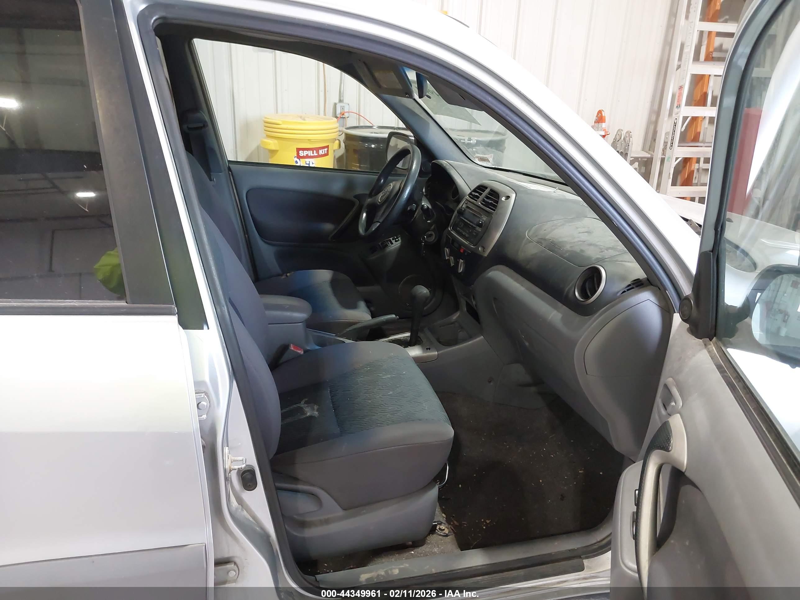 TOYOTA RAV4 image 5
