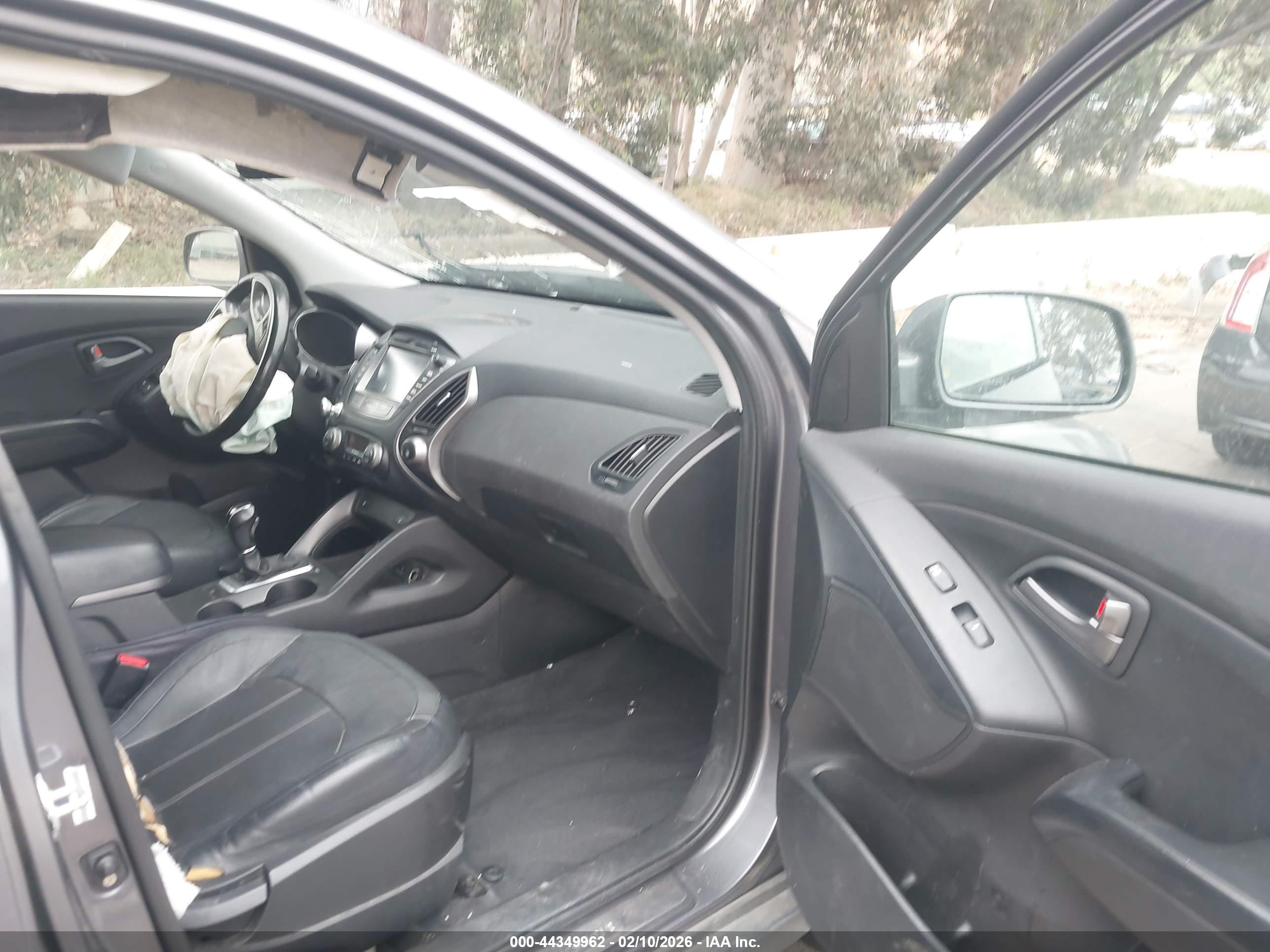 HYUNDAI TUCSON image 5