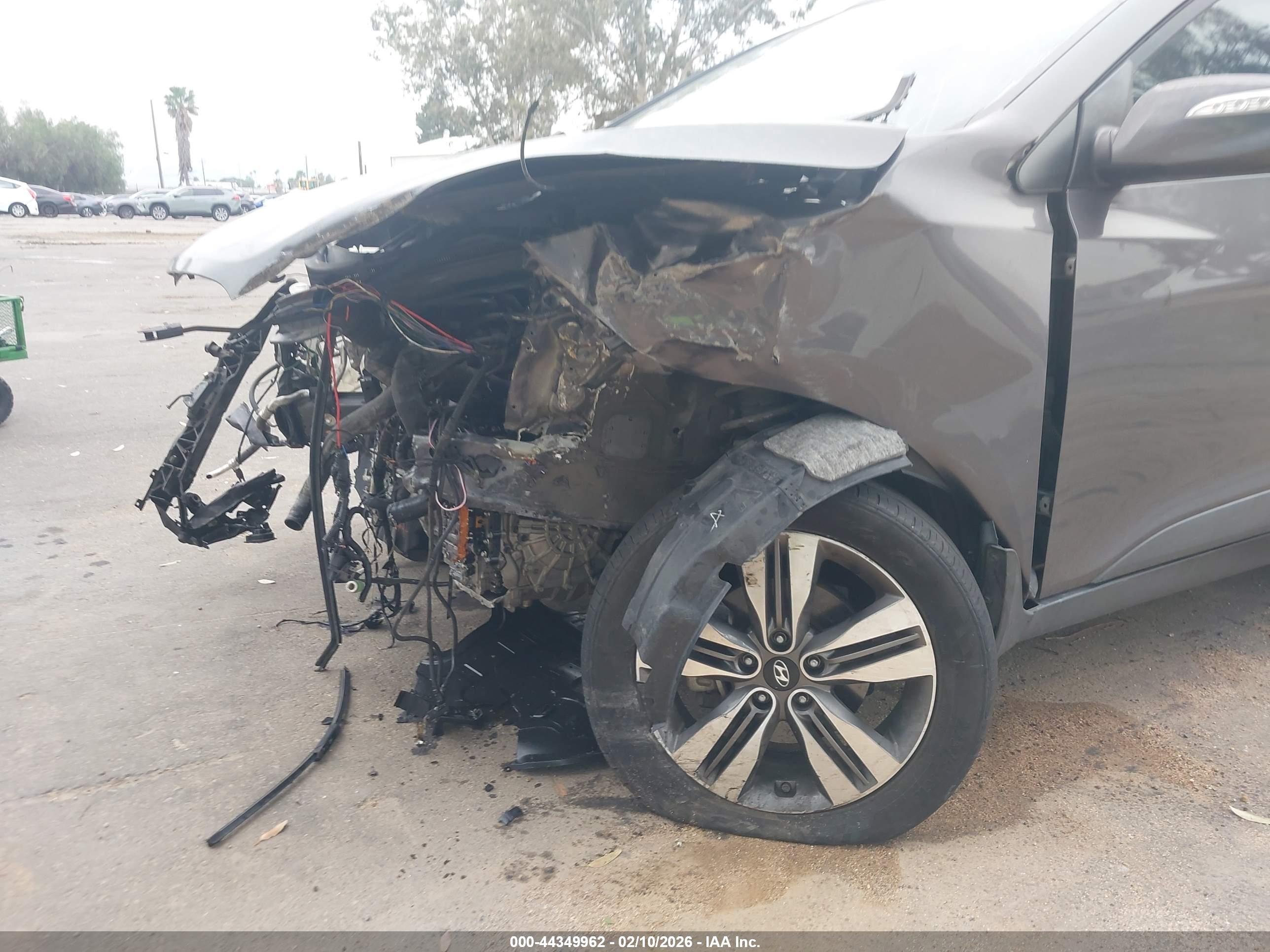 HYUNDAI TUCSON image 6