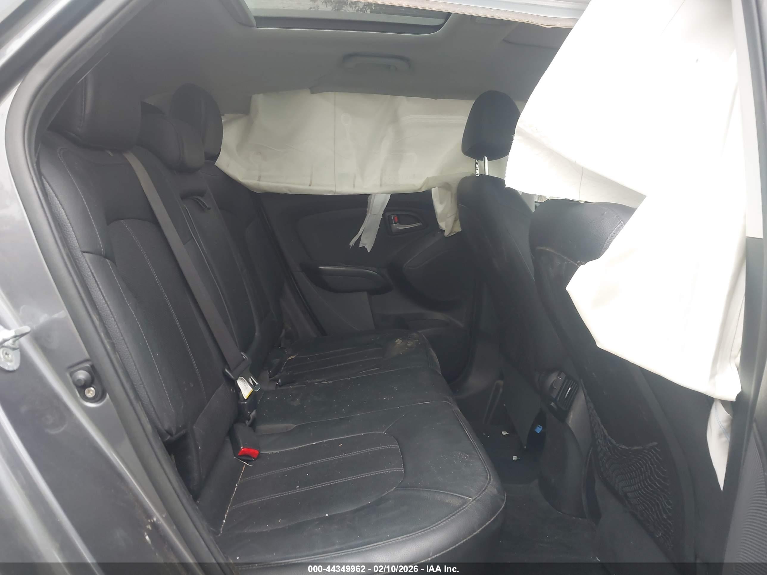HYUNDAI TUCSON image 8