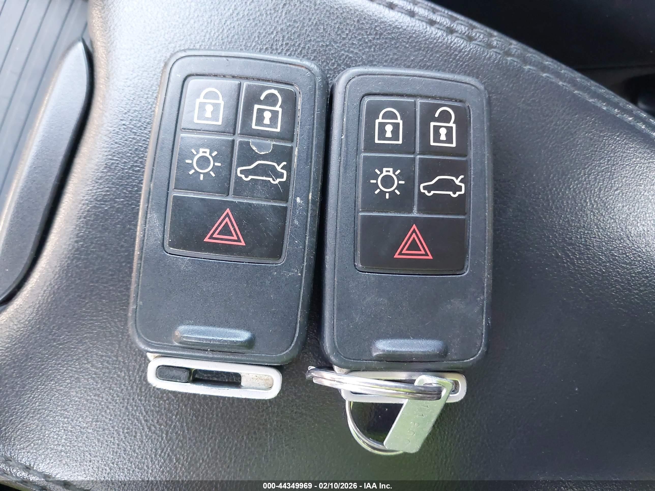 VOLVO S60 image 11