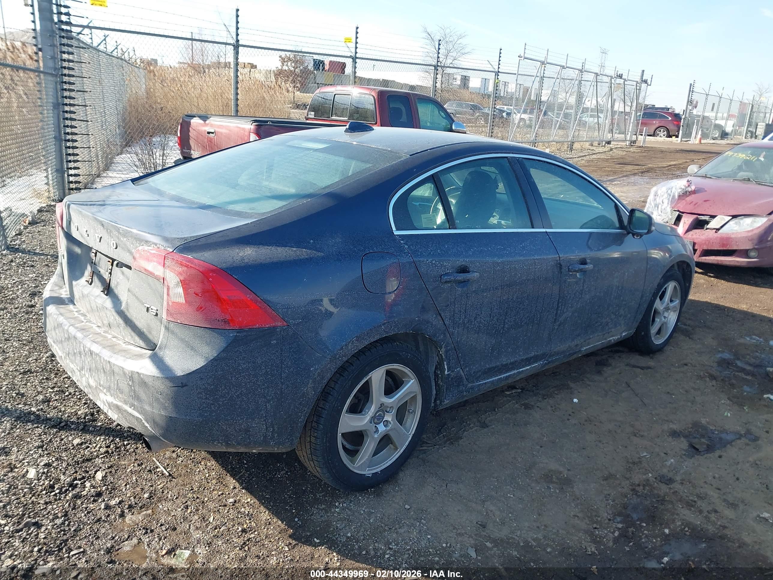 VOLVO S60 image 4