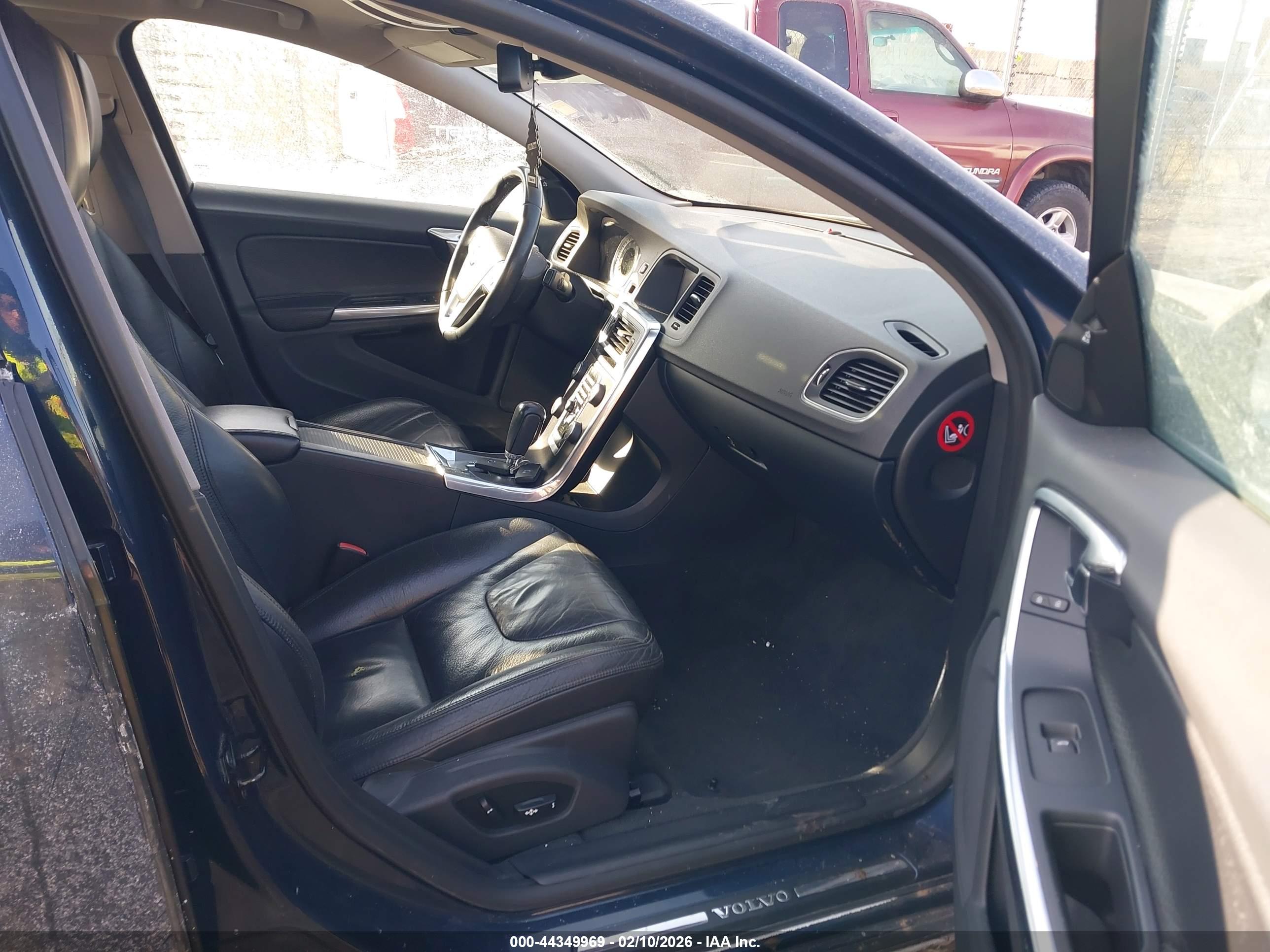 VOLVO S60 image 5