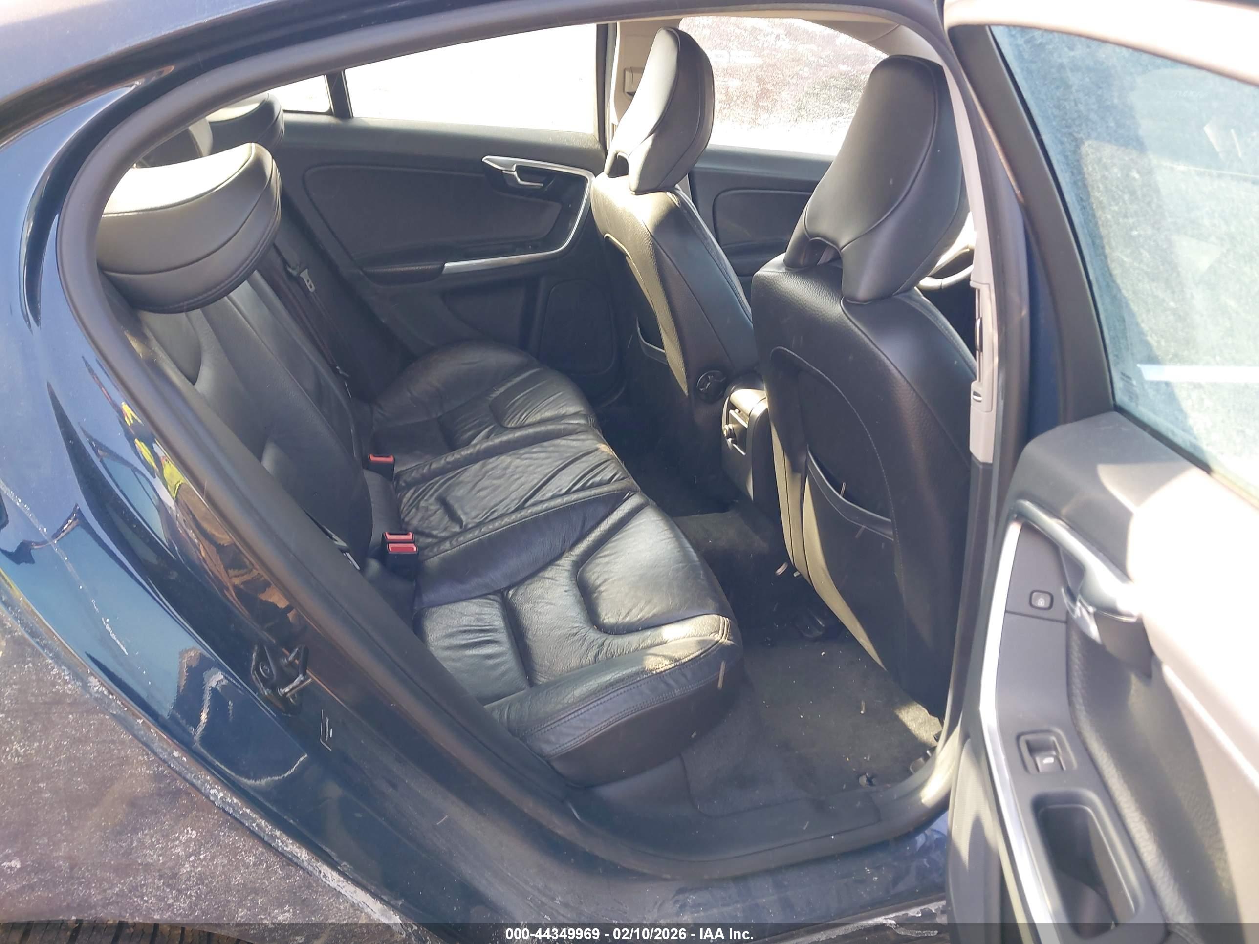 VOLVO S60 image 8