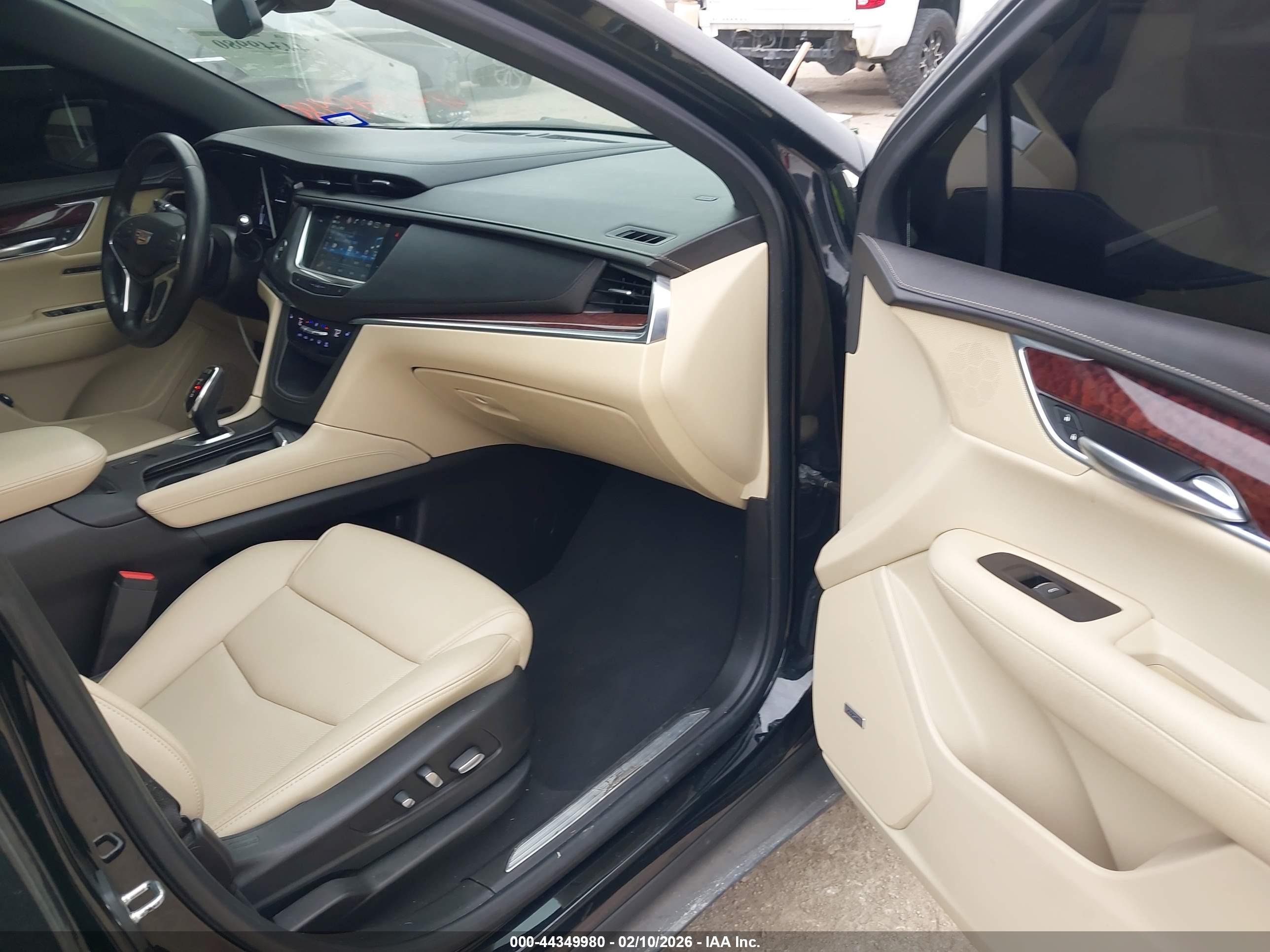 CADILLAC XT5 image 5