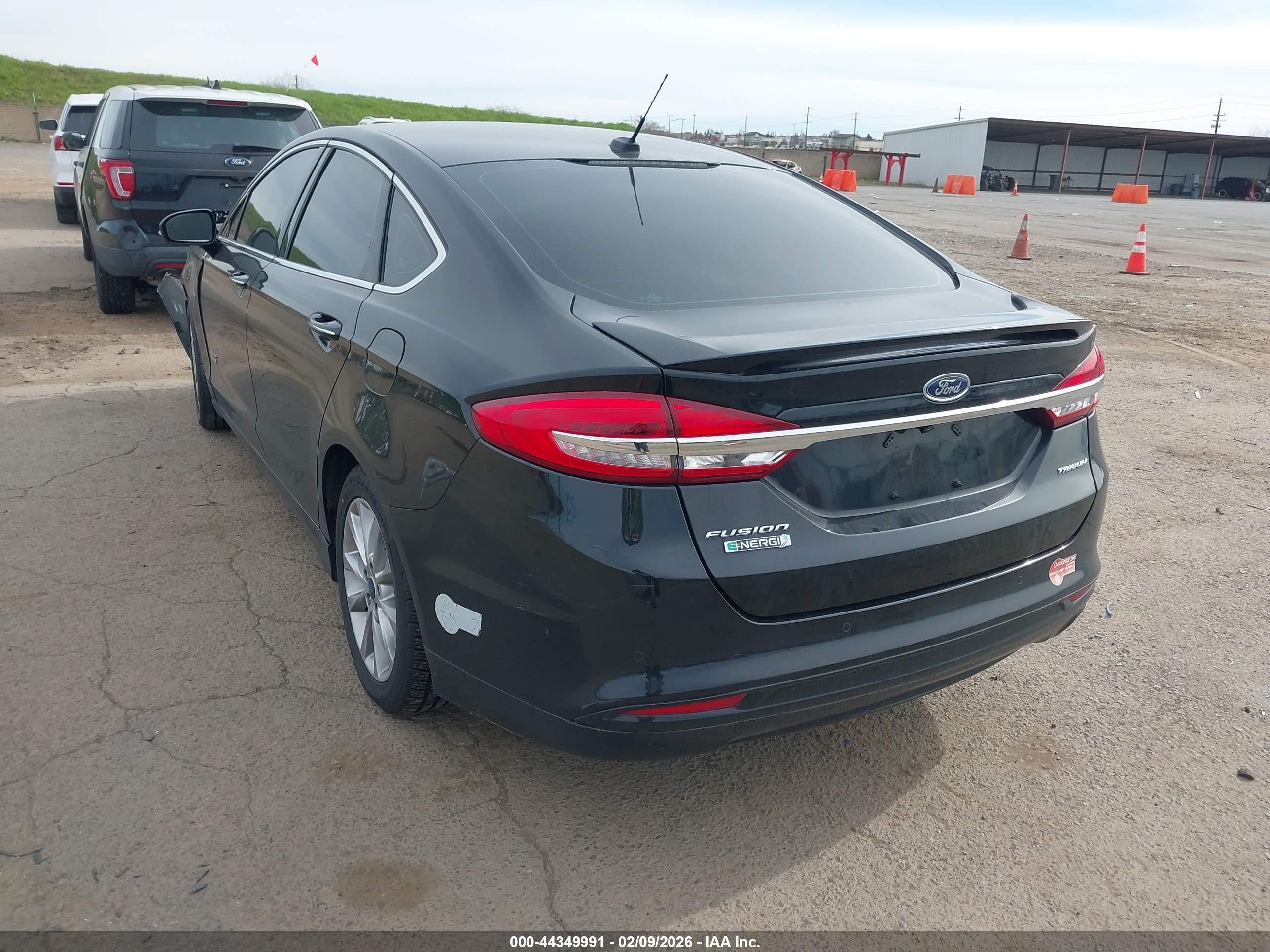 FORD FUSION image 3
