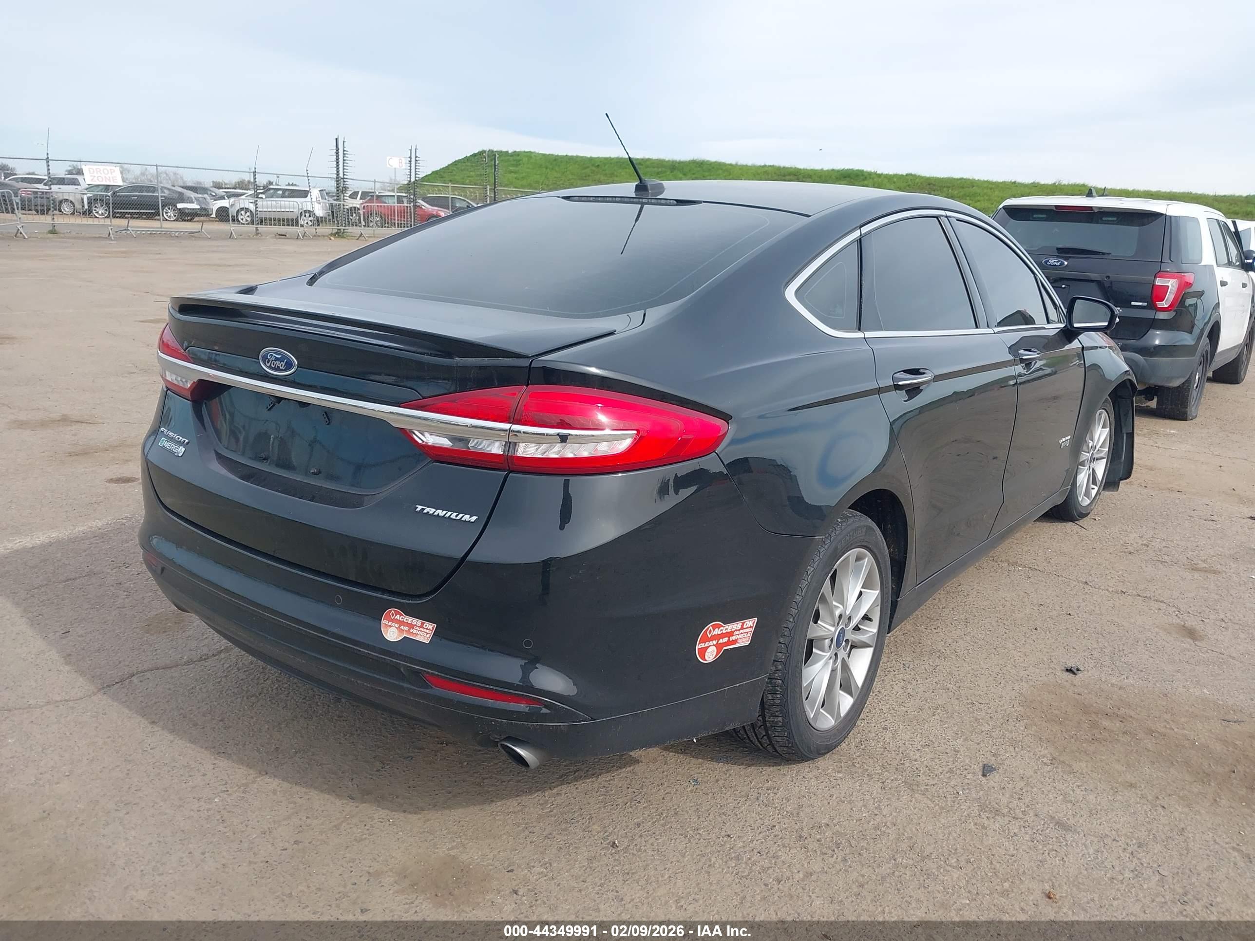 FORD FUSION image 4