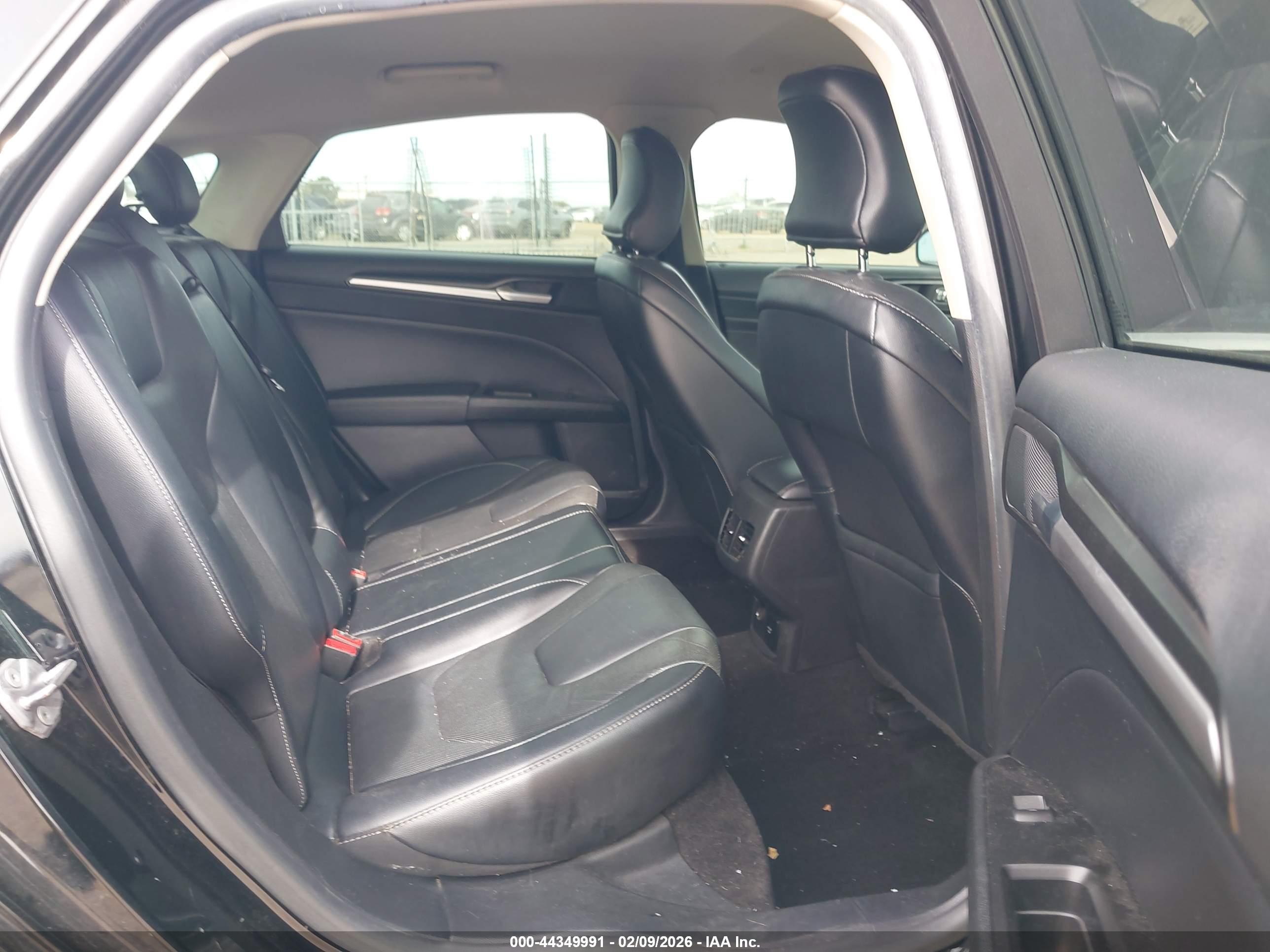 FORD FUSION image 8