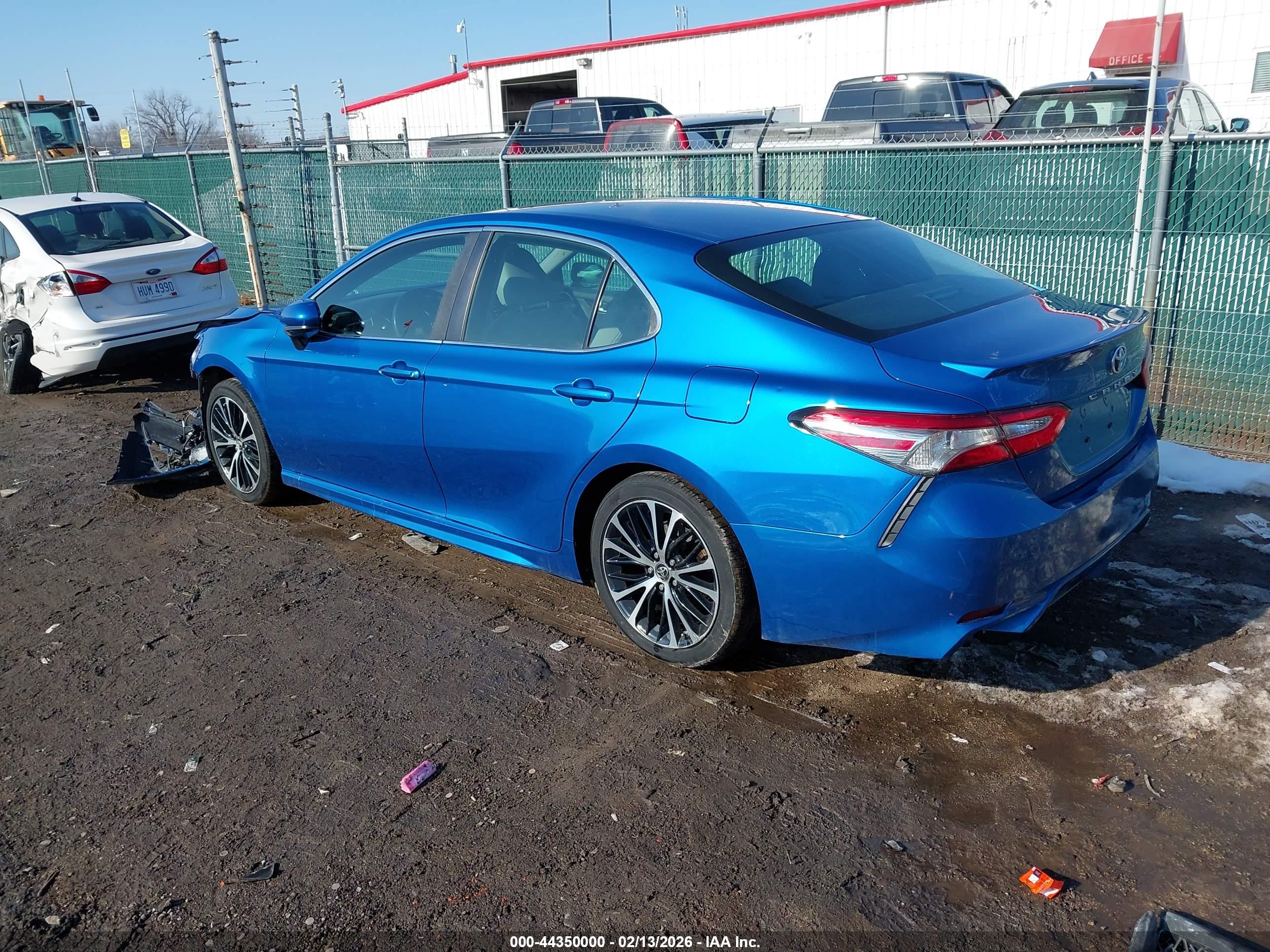 TOYOTA CAMRY image 3