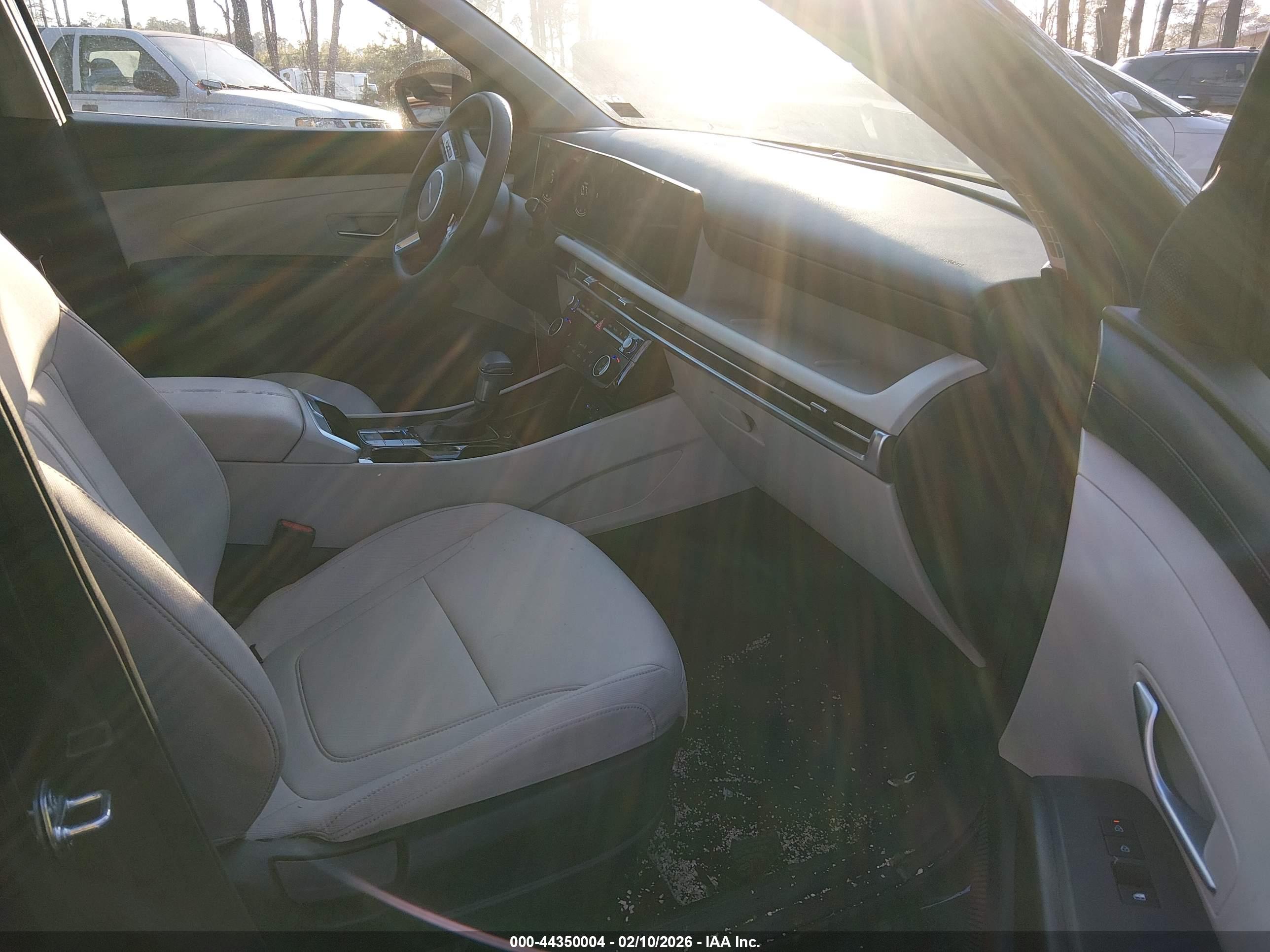 HYUNDAI TUCSON image 5
