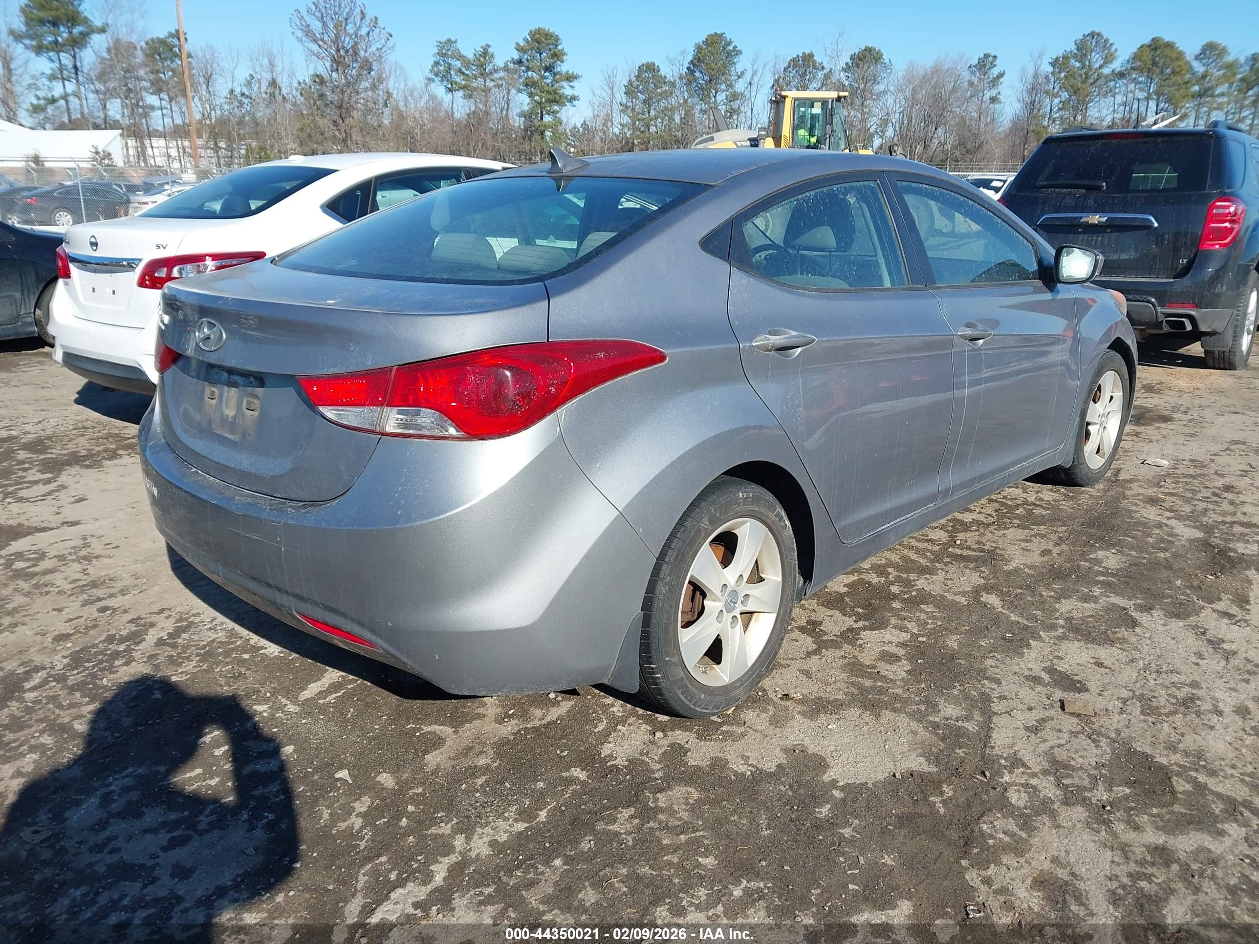 HYUNDAI ELANTRA image 4