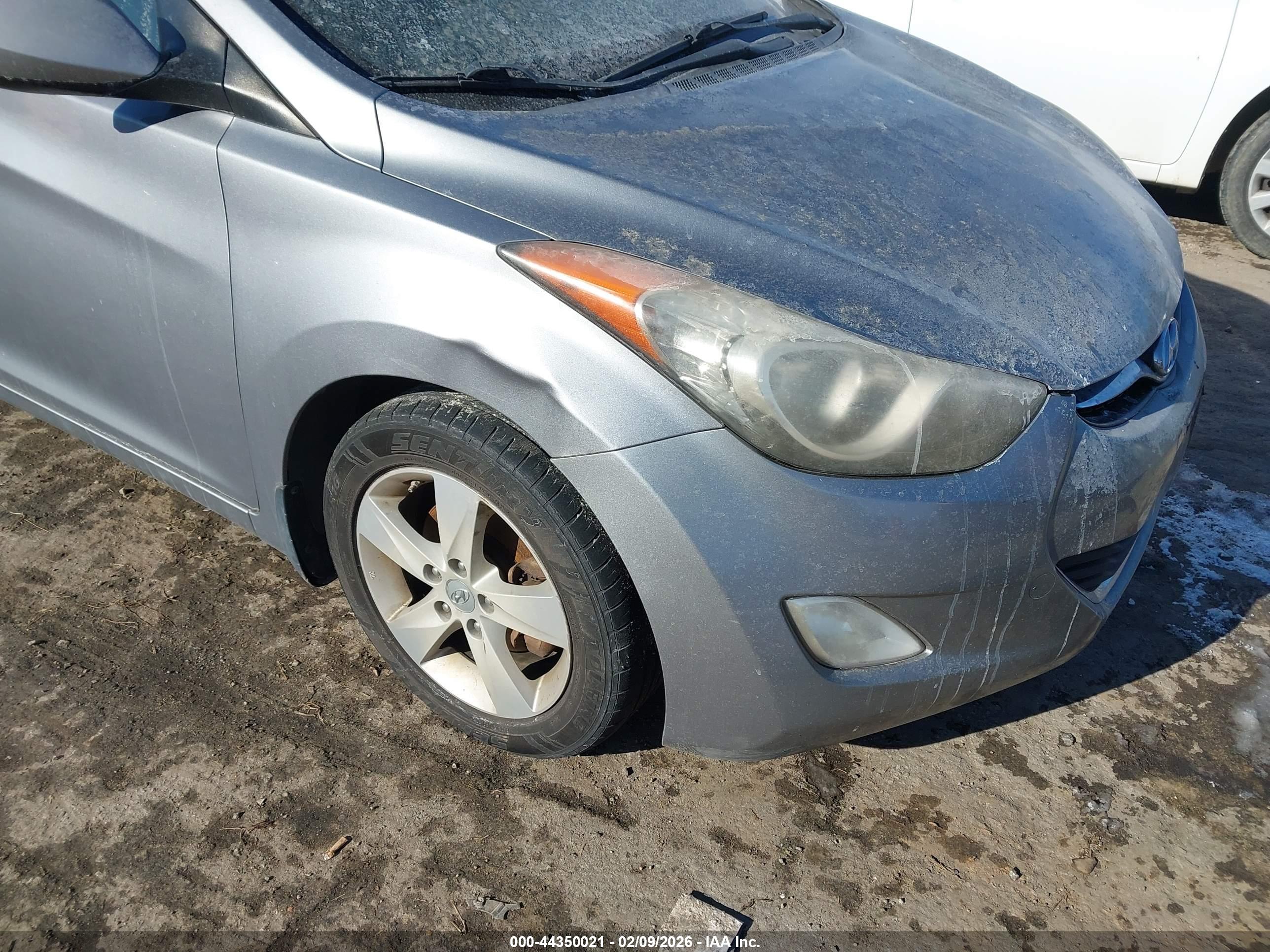 HYUNDAI ELANTRA image 6