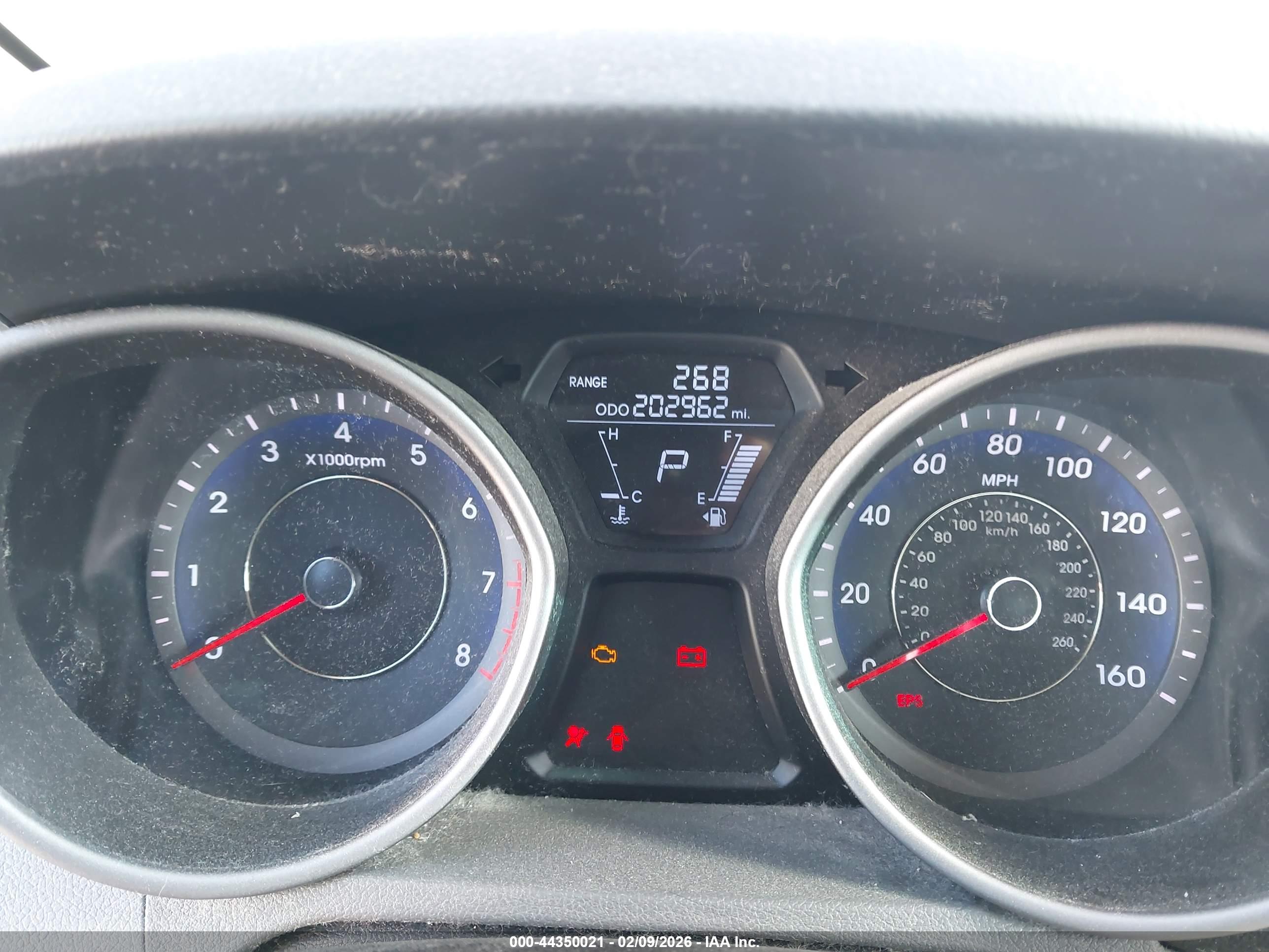 HYUNDAI ELANTRA image 7