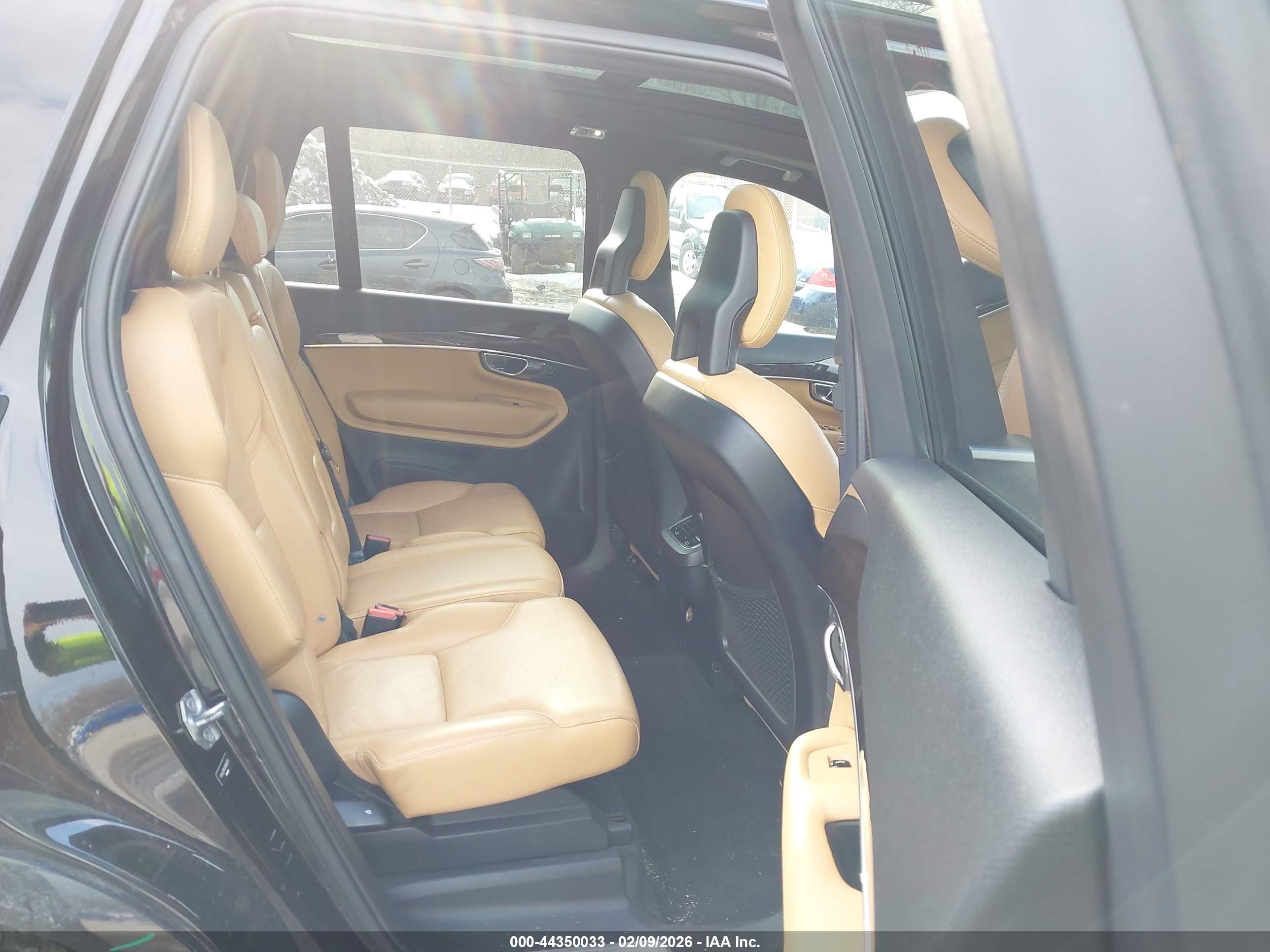 VOLVO XC90 image 8