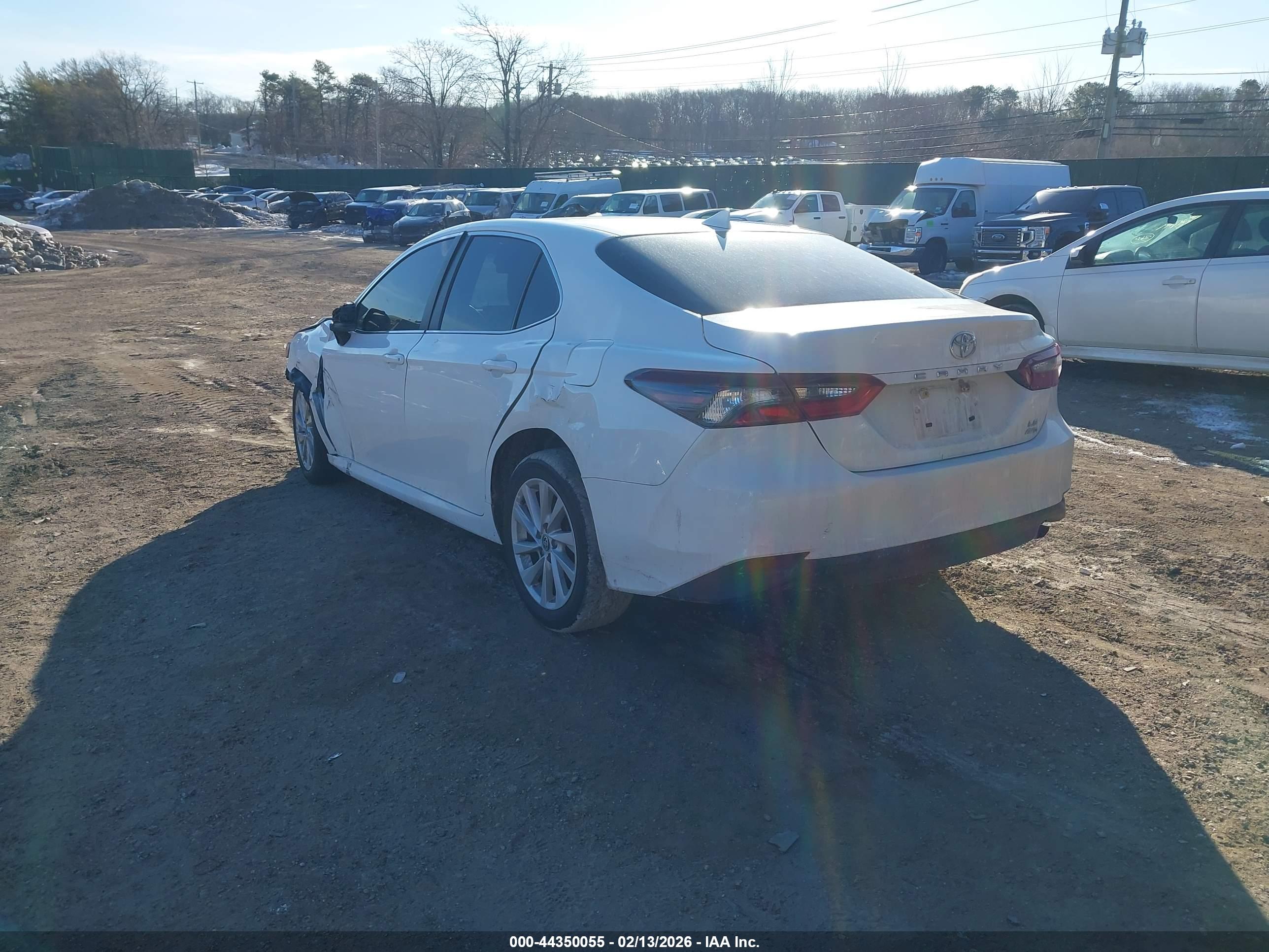 TOYOTA CAMRY image 3