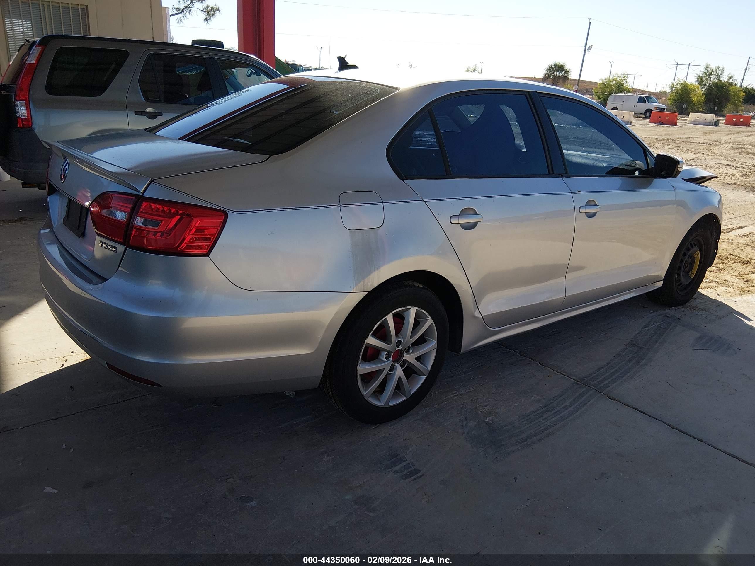 VOLKSWAGEN JETTA image 4