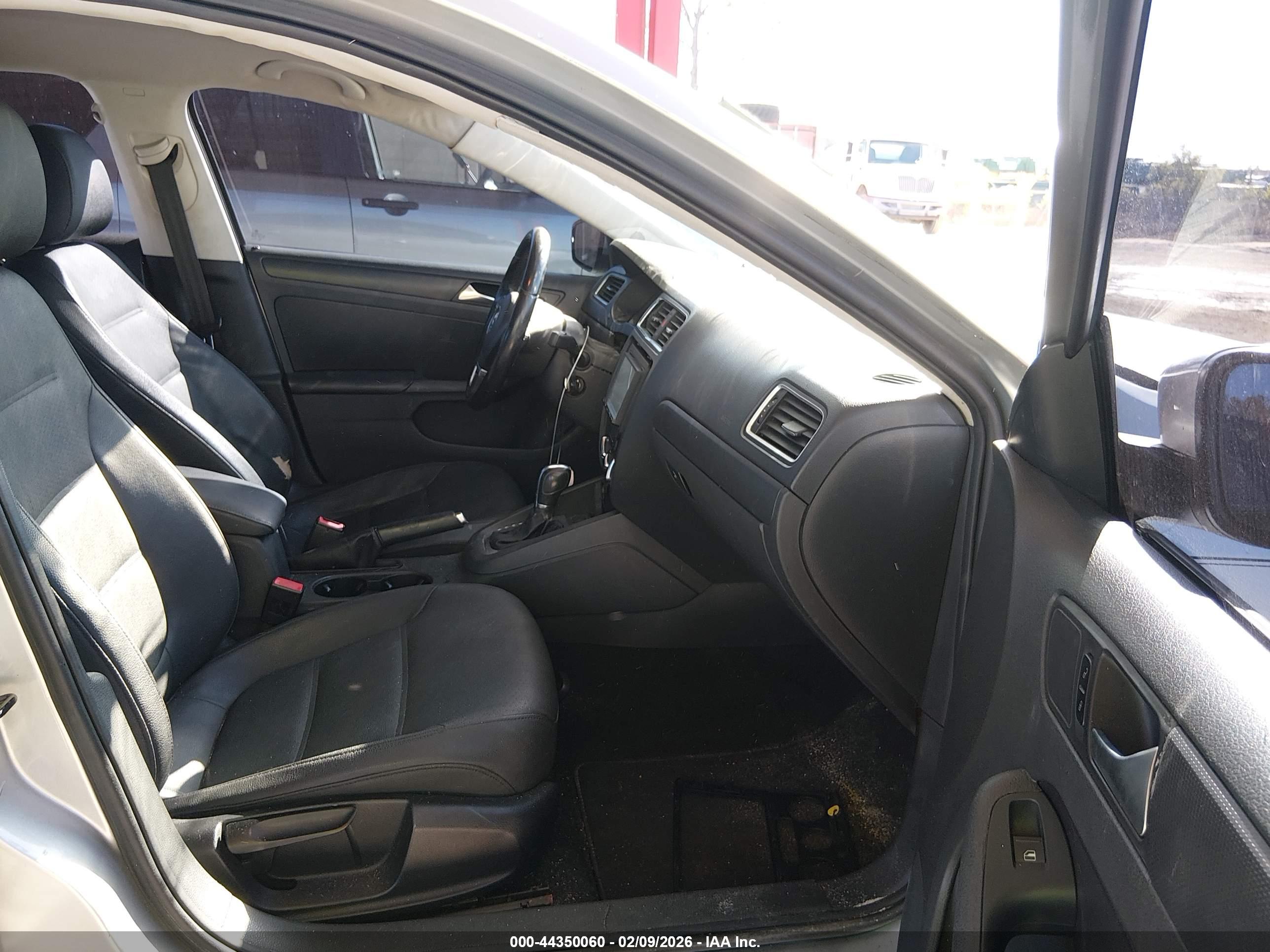 VOLKSWAGEN JETTA image 5